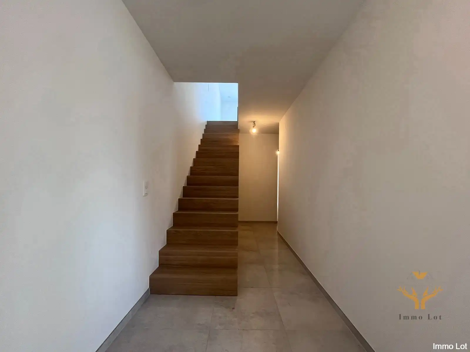 Moderne nieuwbouwwoning met 4 slaapkamers te huur foto 2
