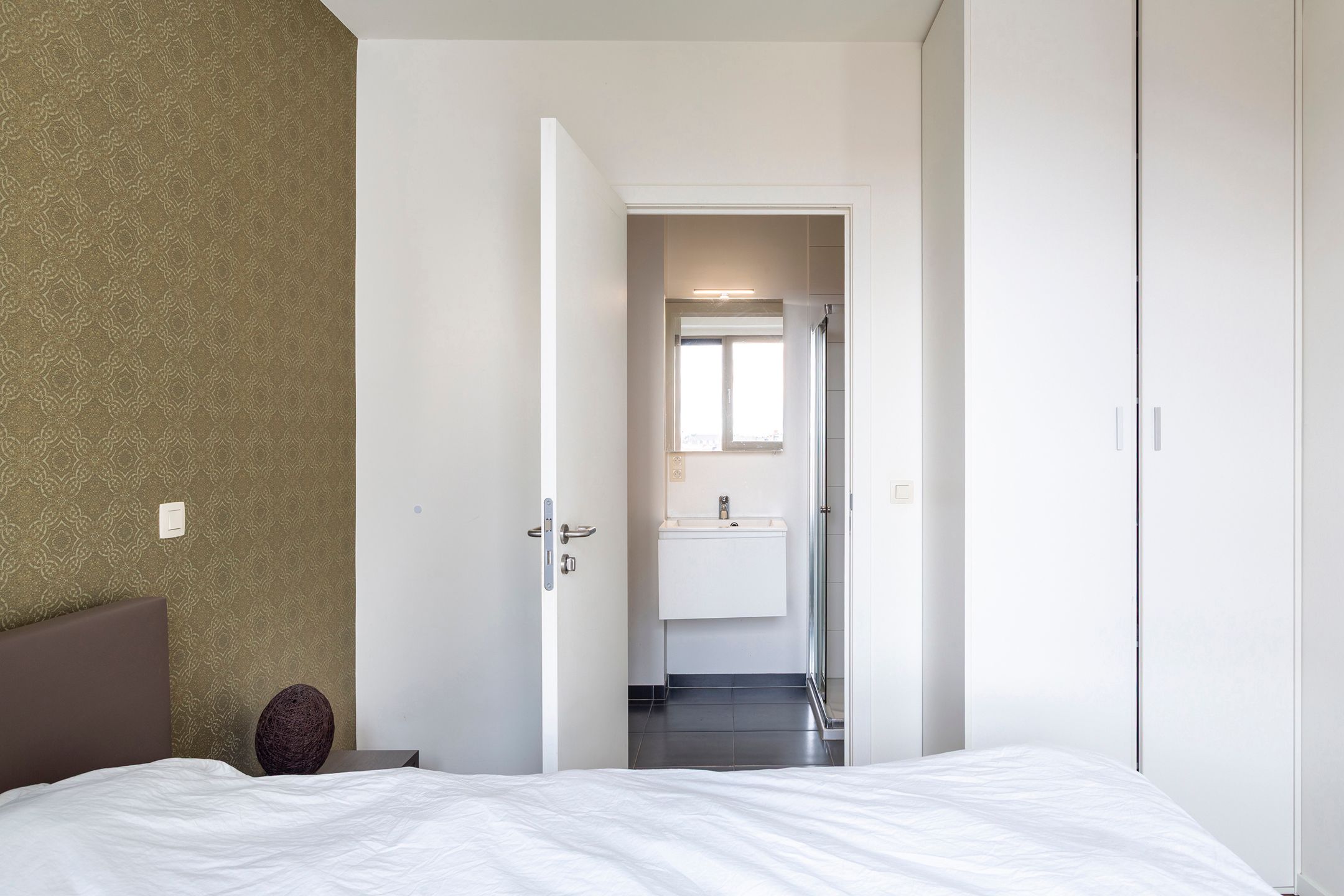 Instapklaar en licht  1-slpk-app. aan Operaplein foto 9