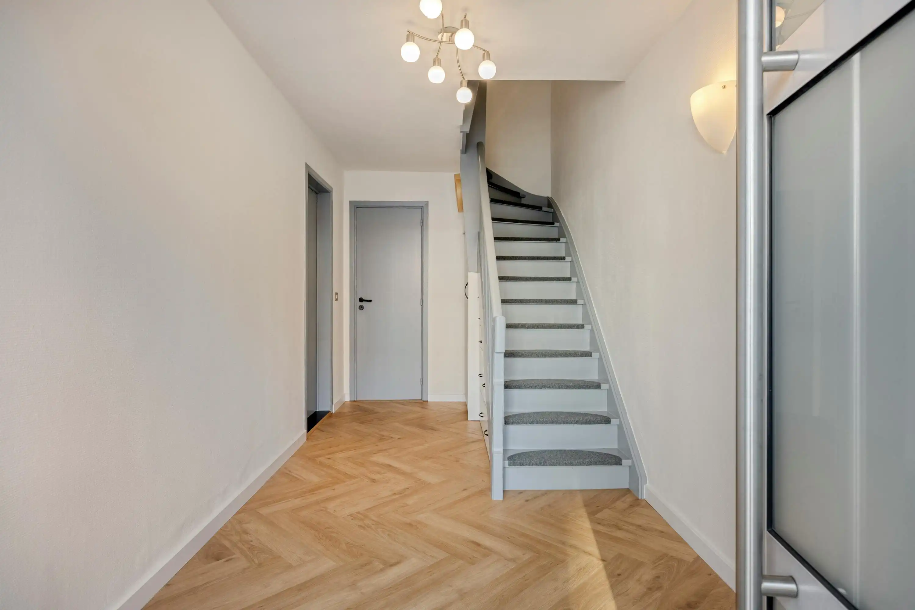 Instapklaar huis met 3 slaapkamers te koop in Kapellen! foto 3