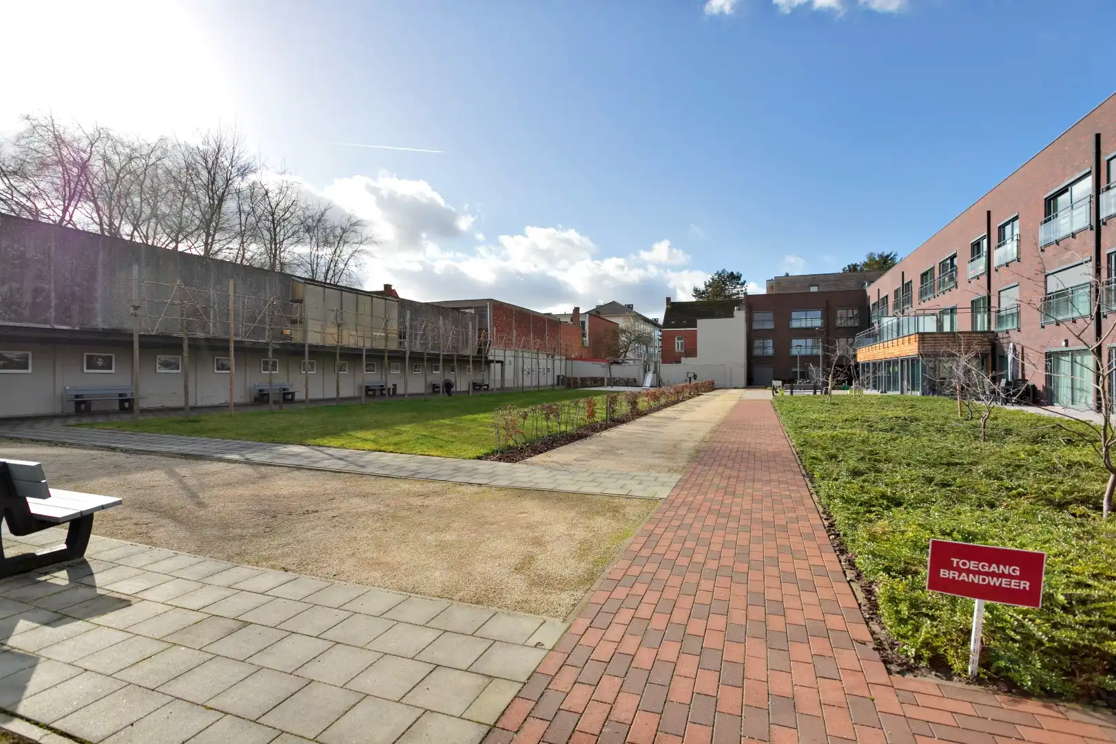 Leuke service flat met 2 SLPKS en terras in het hartje van Mol! foto 21