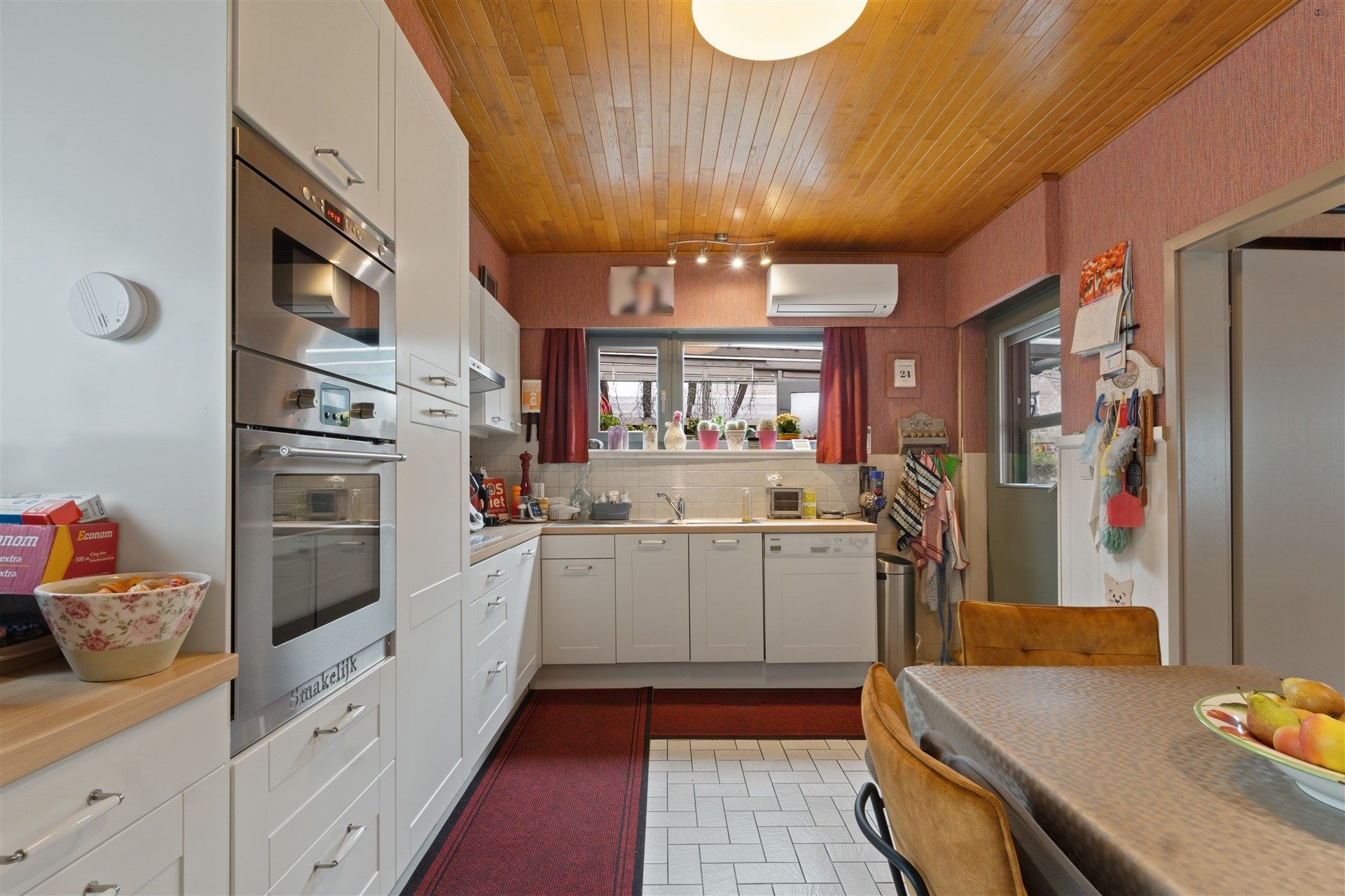 Rustig gelegen bungalow op 578m² grond met 33 zonnepanelen foto 11