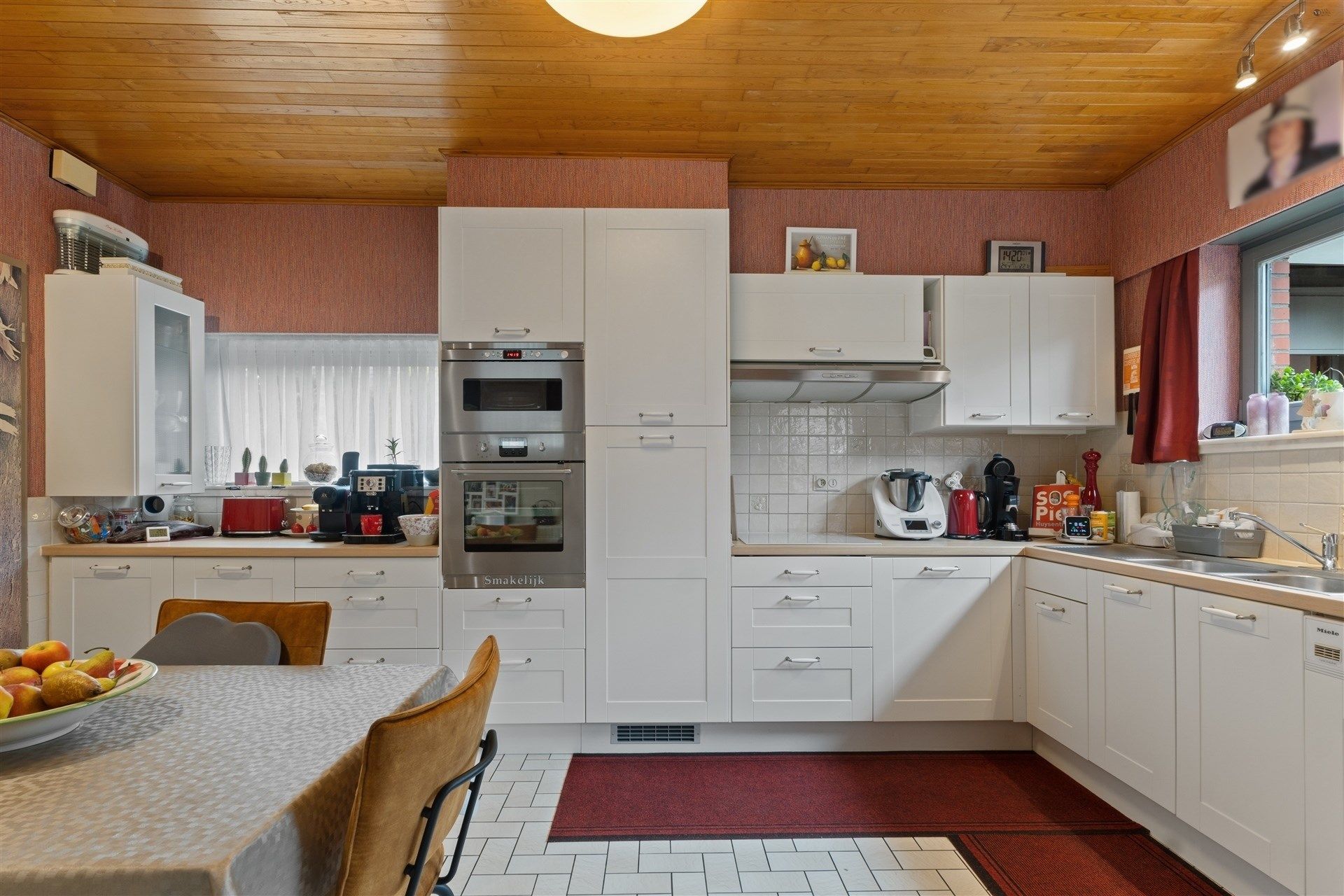 Rustig gelegen bungalow op 578m² grond met 33 zonnepanelen foto 11