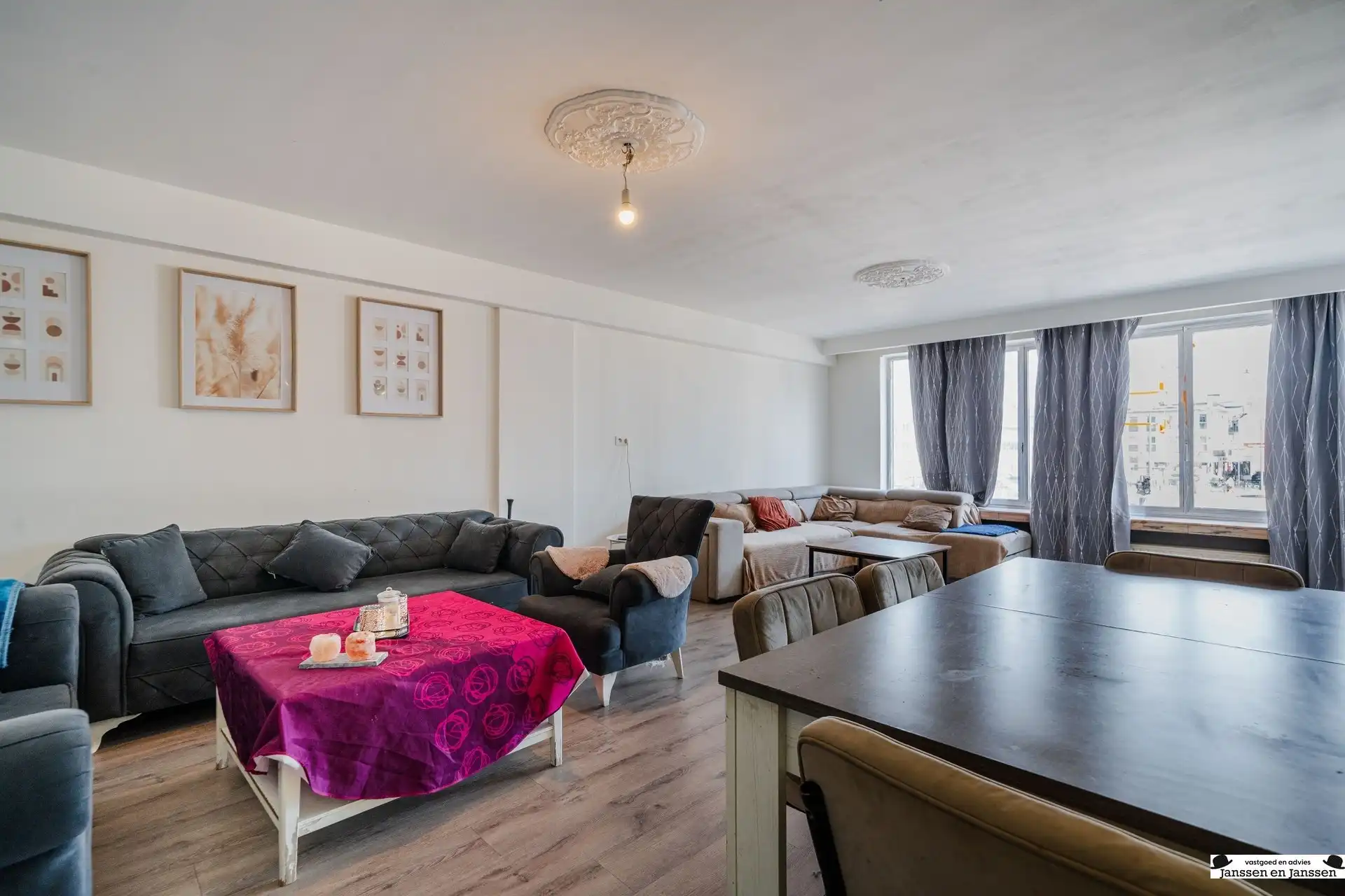 Te renoveren ruim appartement op toplocatie in Borgerhout! foto 2