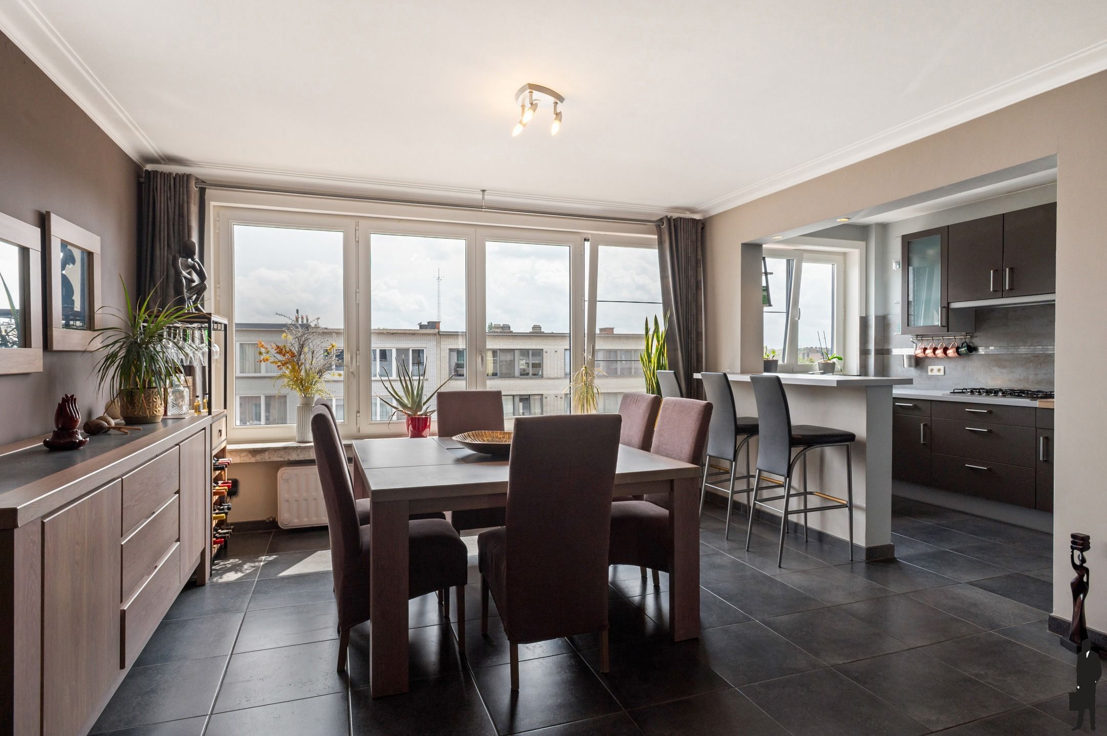 Ruim appartement met terras foto {{pictureIndex}}