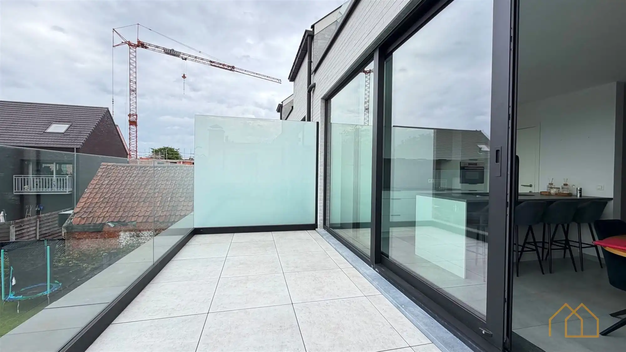 Appartement met terras en carport foto 4