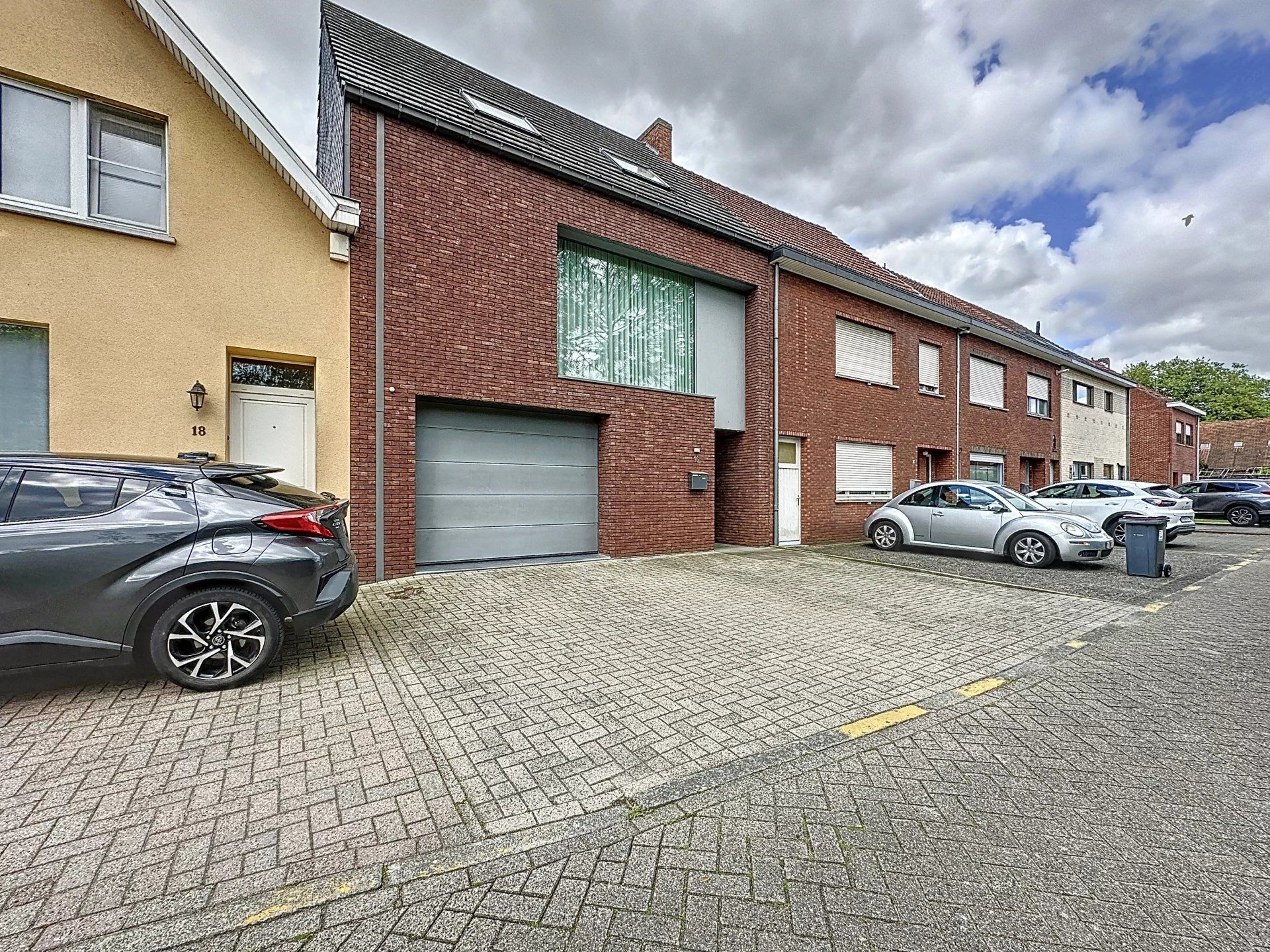 Energiezuinige woning met 3 slaapkamers, 2 badkamers, lift, tuin en terras. foto 3