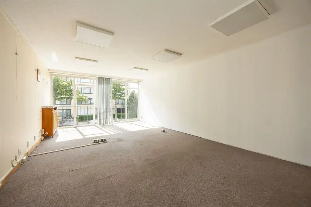 te renoveren appartement met twee slaapkamers foto 2