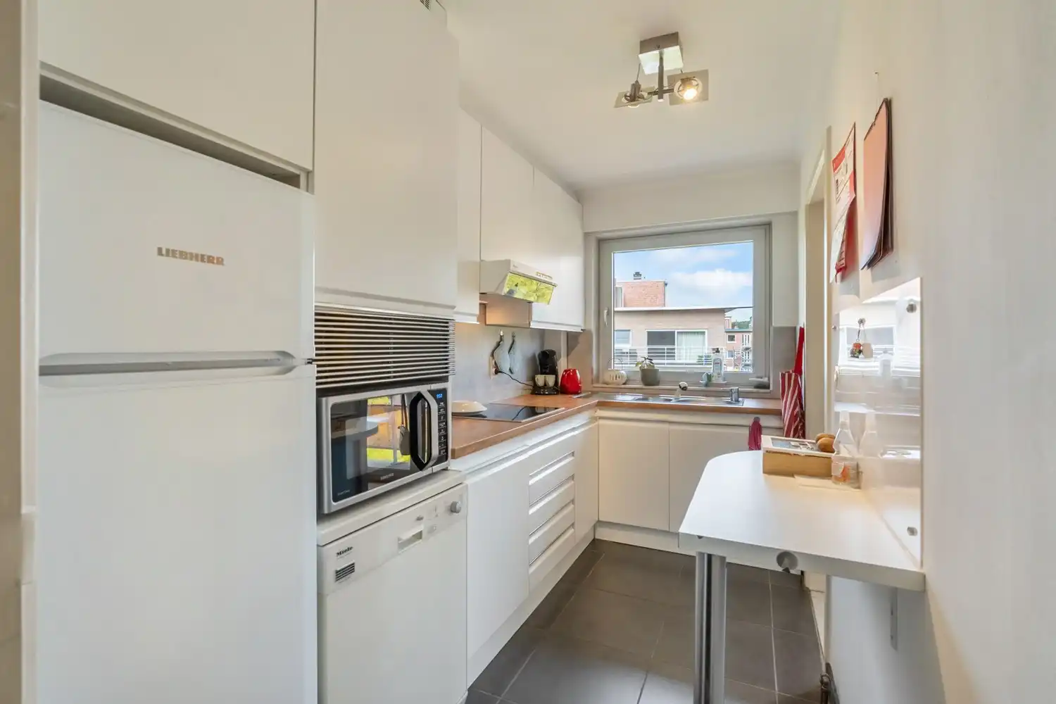 Centraal gelegen, gerenoveerd en energiezuinig appartement met 1 slaapkamer, een terras en een autostaanplaats te Leuven! foto 8