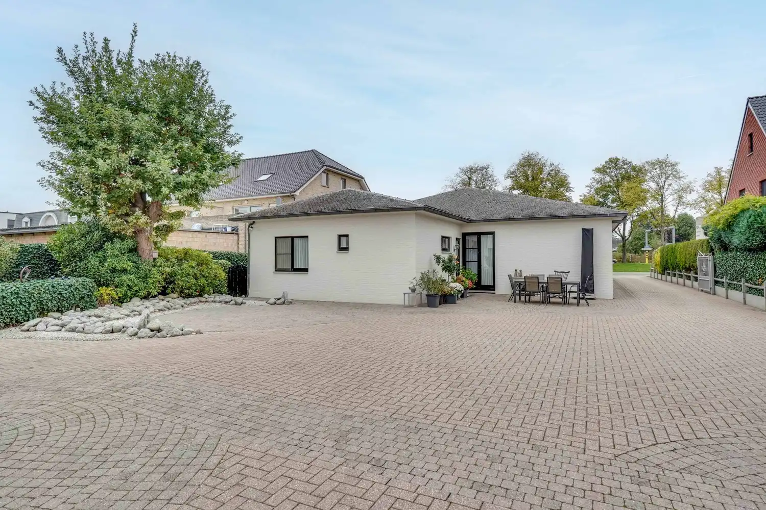 Karaktervol landhuis op 13a62ca, met polyvalente (bedrijfs)hal foto 6