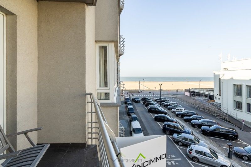 Ruim, lichtrijk 3-slaapkamer appartement met zijdelings zeezicht en zicht op het Casino van Knokke-Heist! foto 8