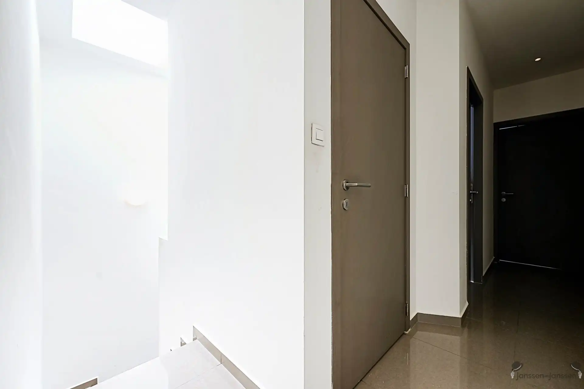 Opbrengsteigendom met ruime duplexappartement (144m²) en handelsgelijkvloers foto 14