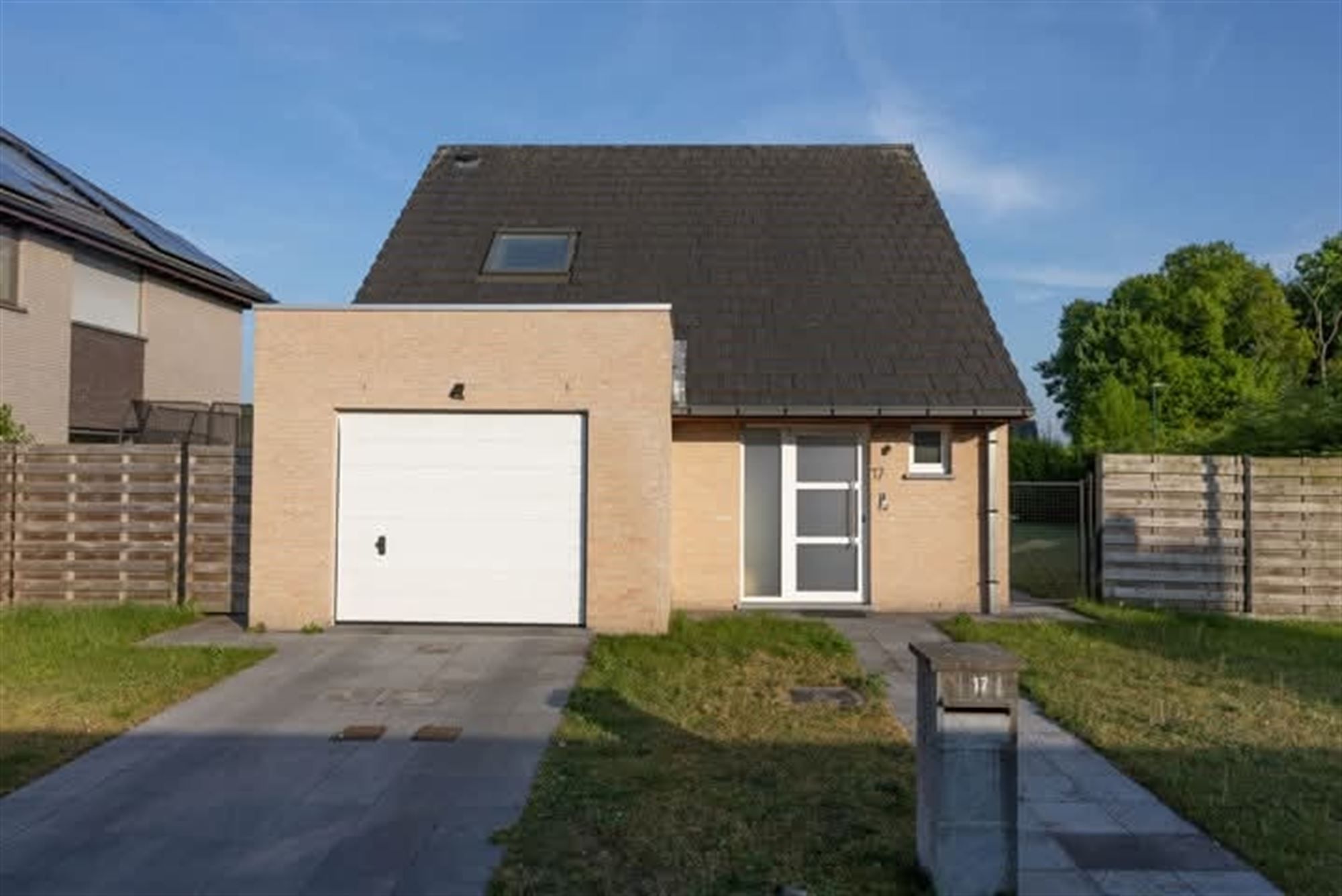 Woning met 3 slaapkamers en garage te Evergem  foto {{pictureIndex}}