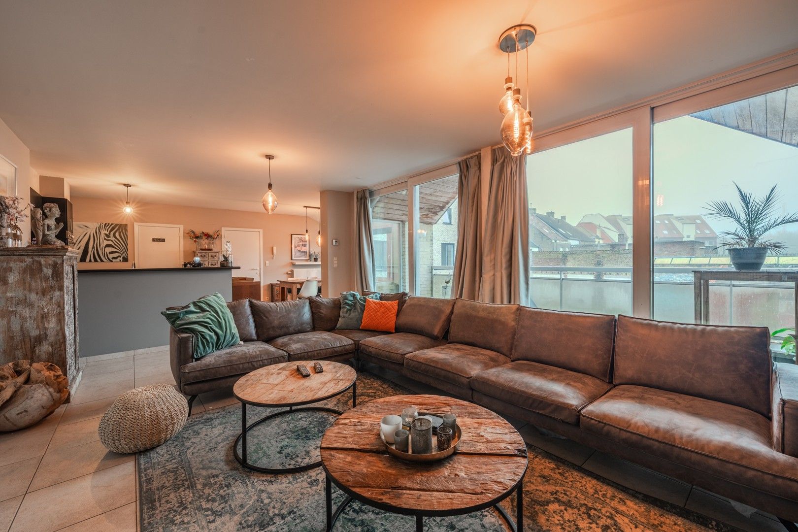 Ruim appartement met 3 slpks + zuid-gericht terras foto {{pictureIndex}}