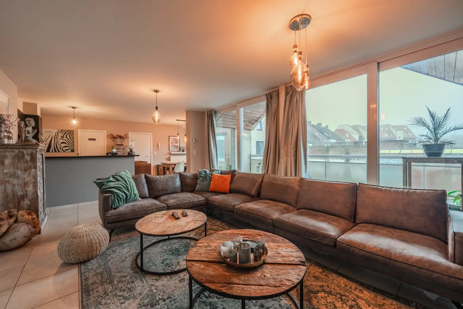 Ruim appartement met 3 slpks + zuid-gericht terras foto {{pictureIndex}}