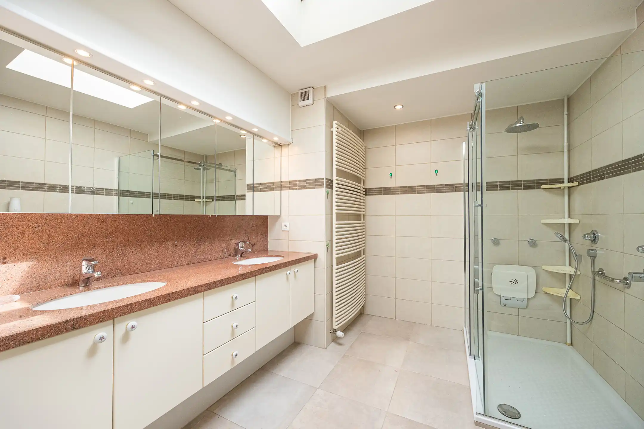 Ruime villa met 2 (mog. 3) slaapkamers op 2.030 m² op het ZW foto 25