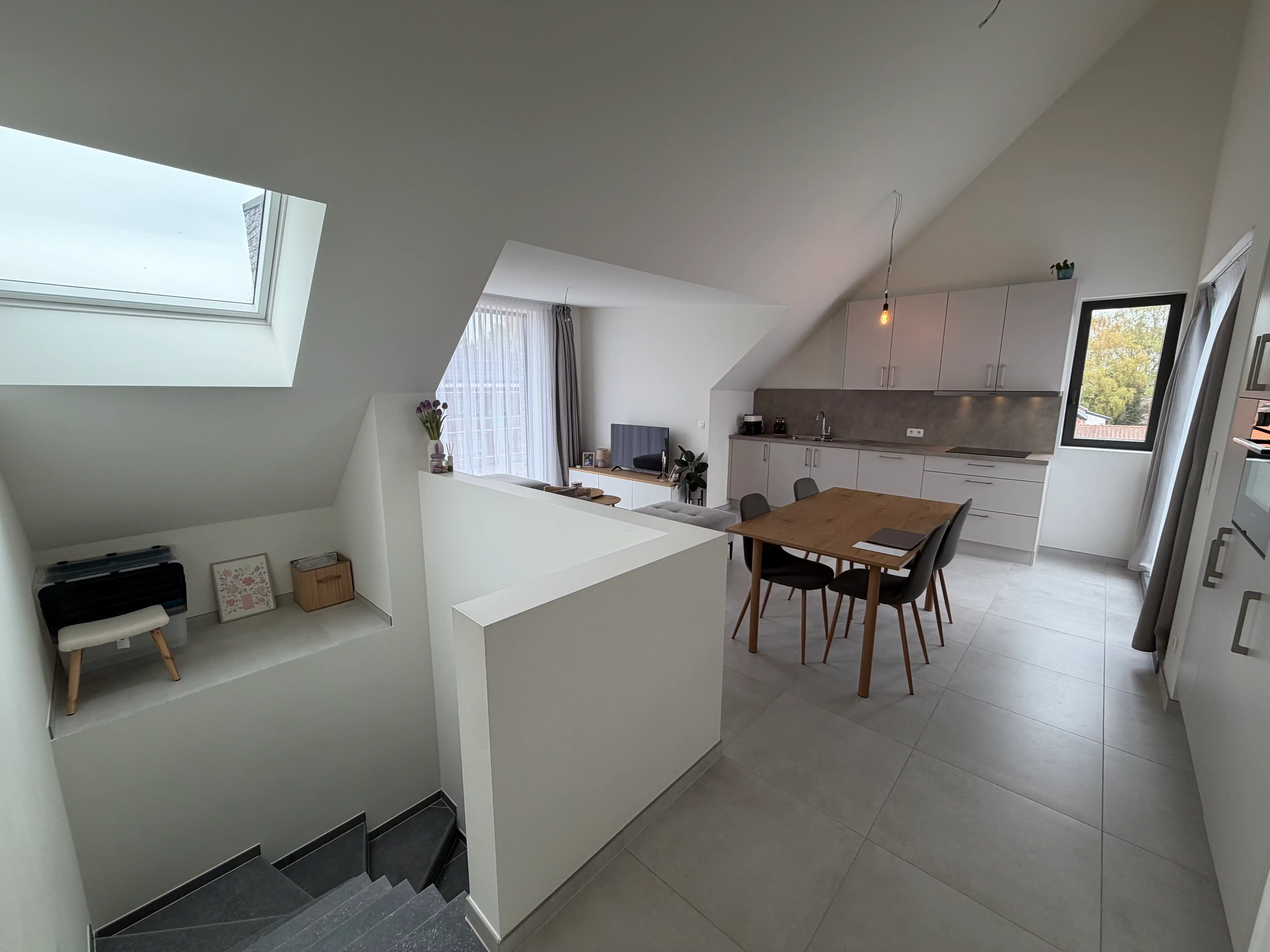 Genk, Weg Naar As 220 bus 12:  Nieuwbouw duplexappartement met 2 slaapkamers, terras, fietsenstalling en een autostaanplaats. foto 4