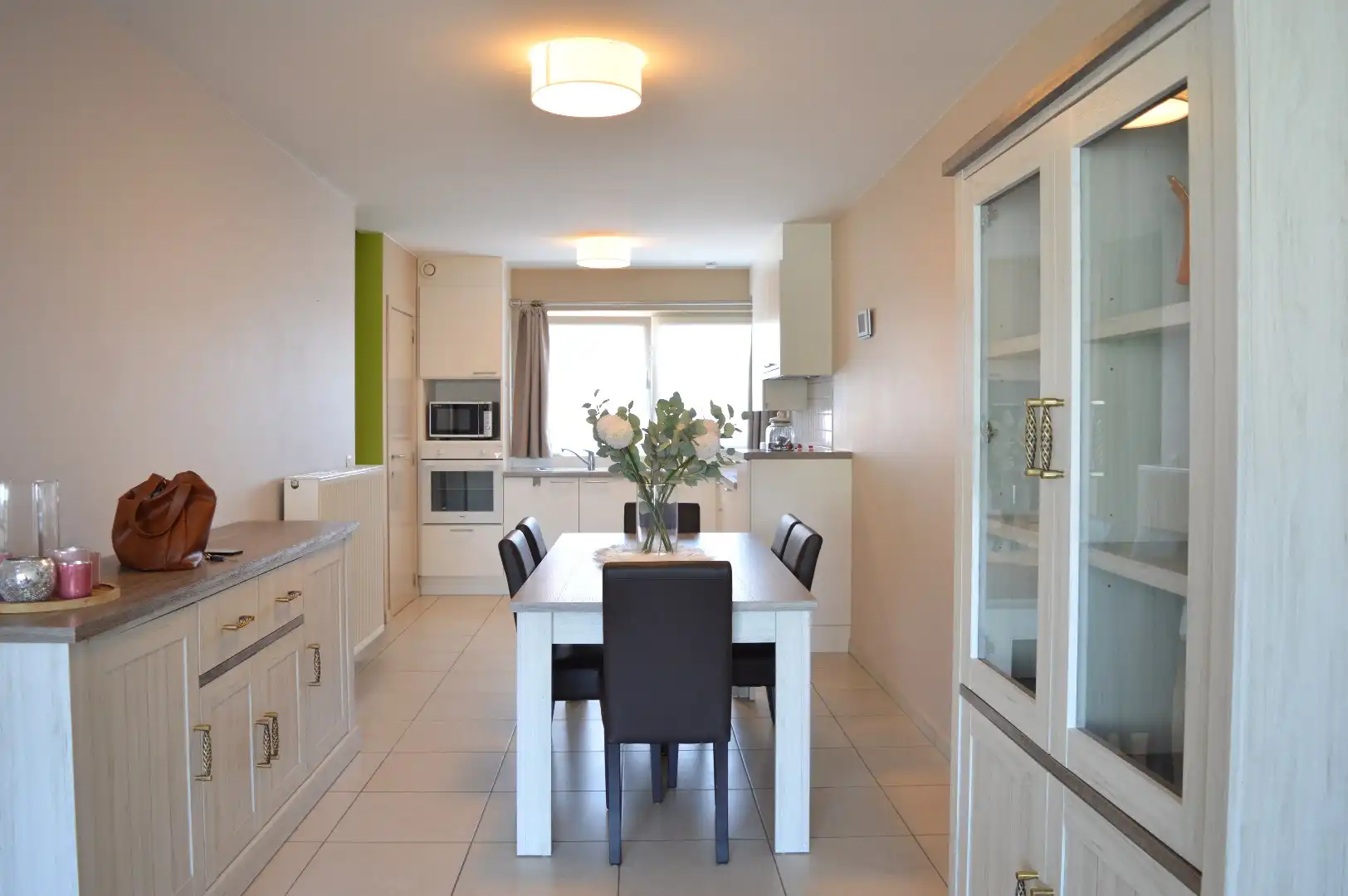 Verzorgd duplexappartement met 2 slaapkamers en garage te koop in Gullegem-centrum foto 4