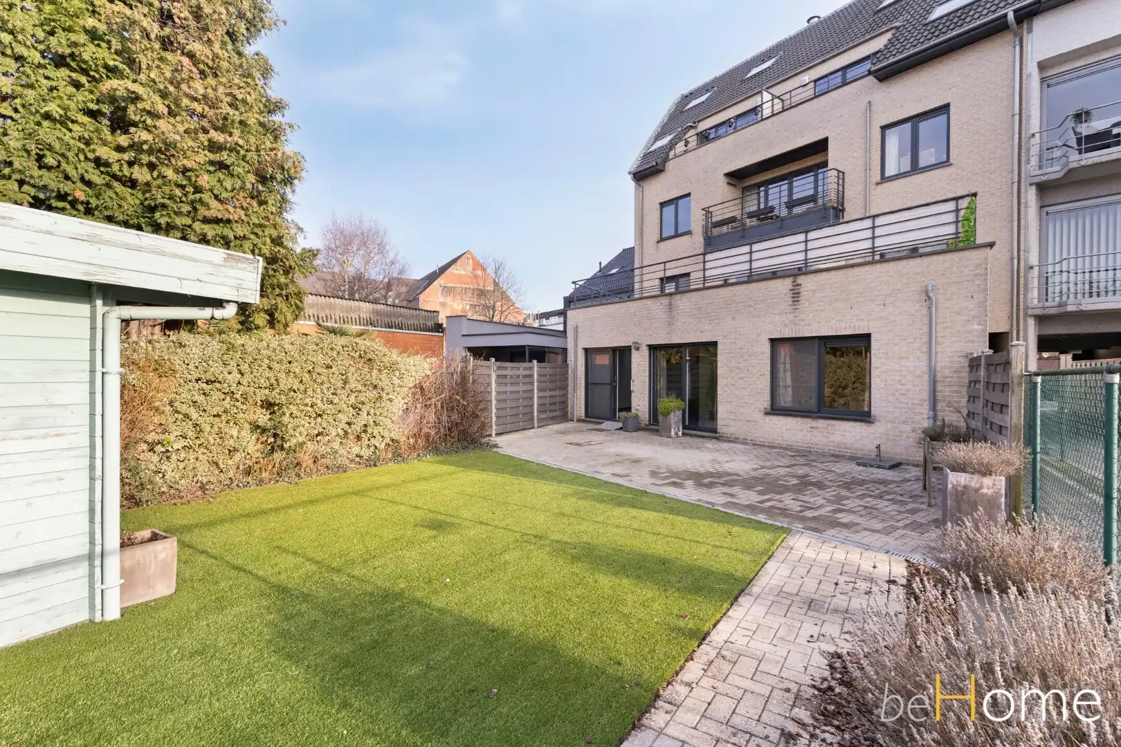 Op zoek naar een leuk gelijkvloers-appartement met tuin in Merchtem? Welkom Home! foto {{pictureIndex}}