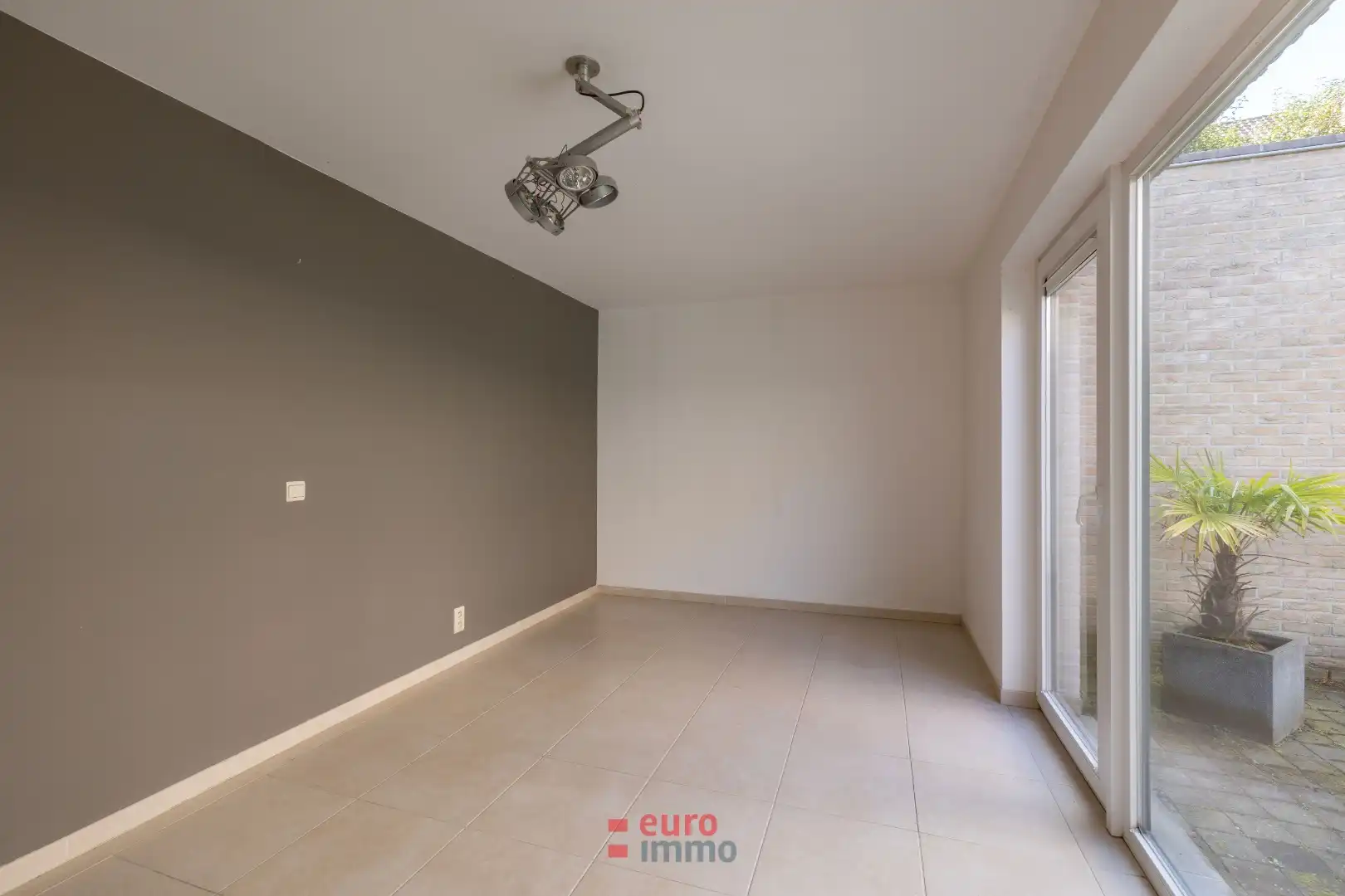 Zeer ruim en lichtrijk appartement met patio en stadskoer in hartje Nieuwpoort foto 8