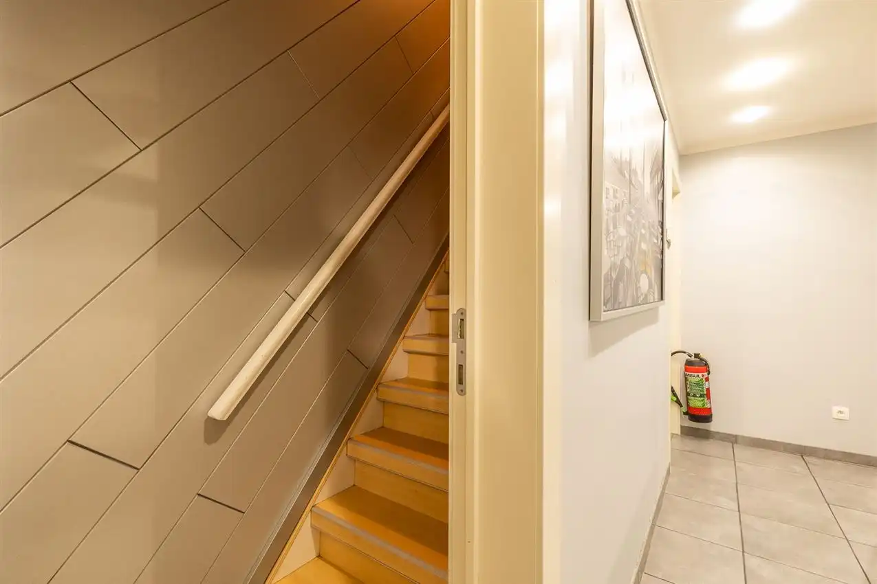 Handelswoonst met volledig uitgeruste frituur en appartement foto 32