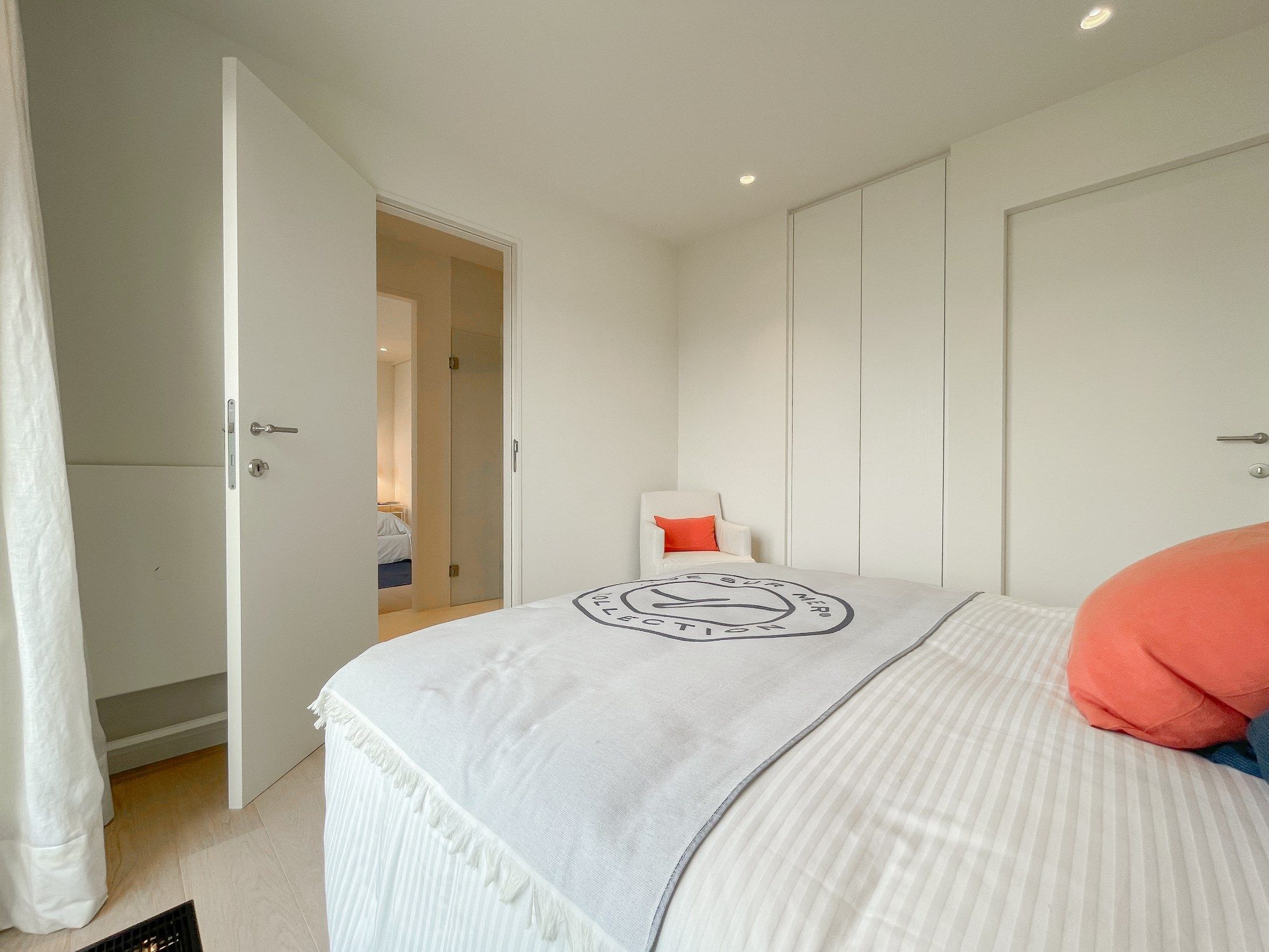 Subliem hoekappartement met ruime terrassen gelegen in het prestigieuze domein Tennis Garden. foto 28