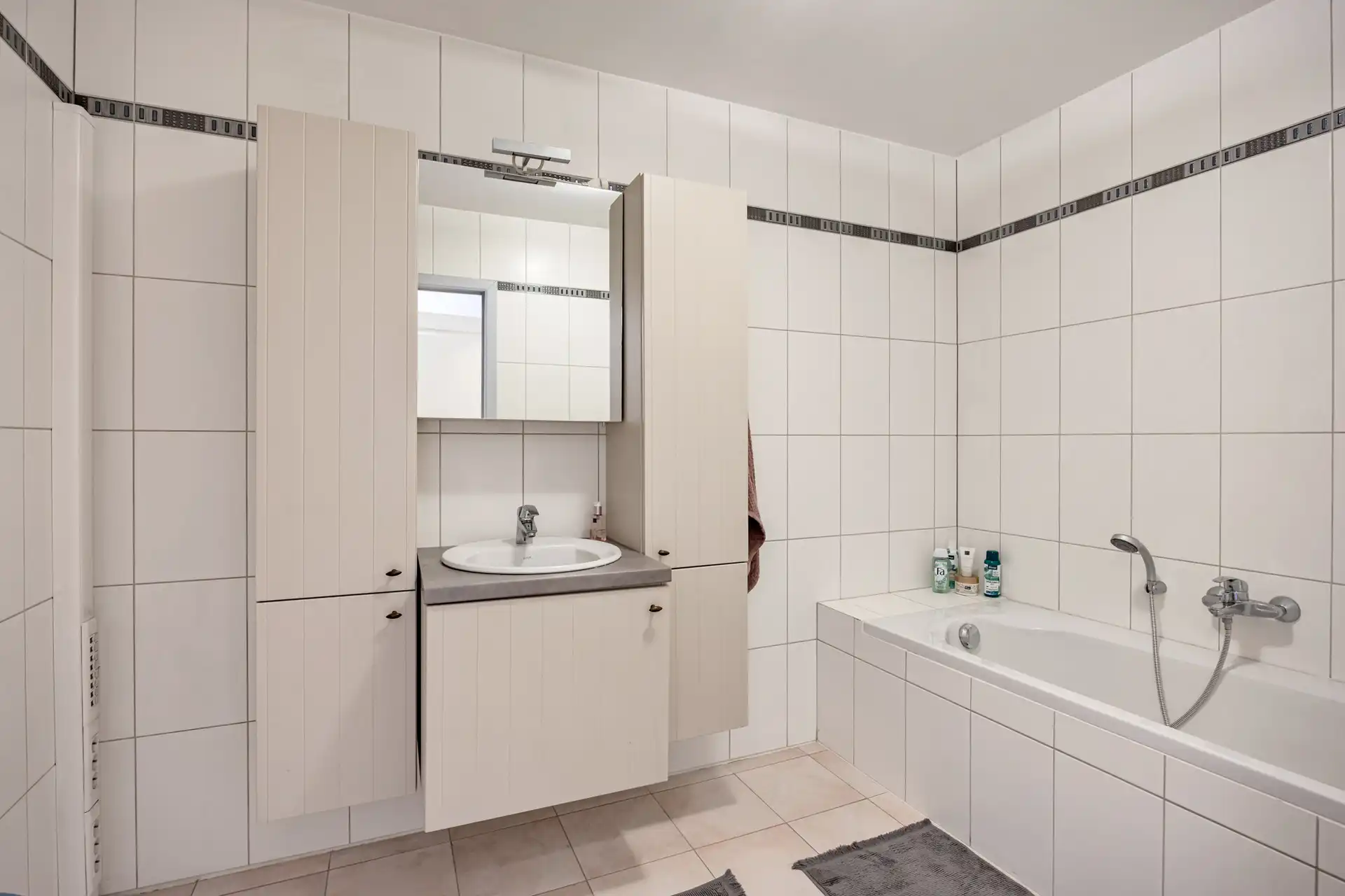 GEBOUW BESTAANDE UIT APP, 3 KANTOORVLOEREN & WERKPLAATS TE BILZEN. foto 18