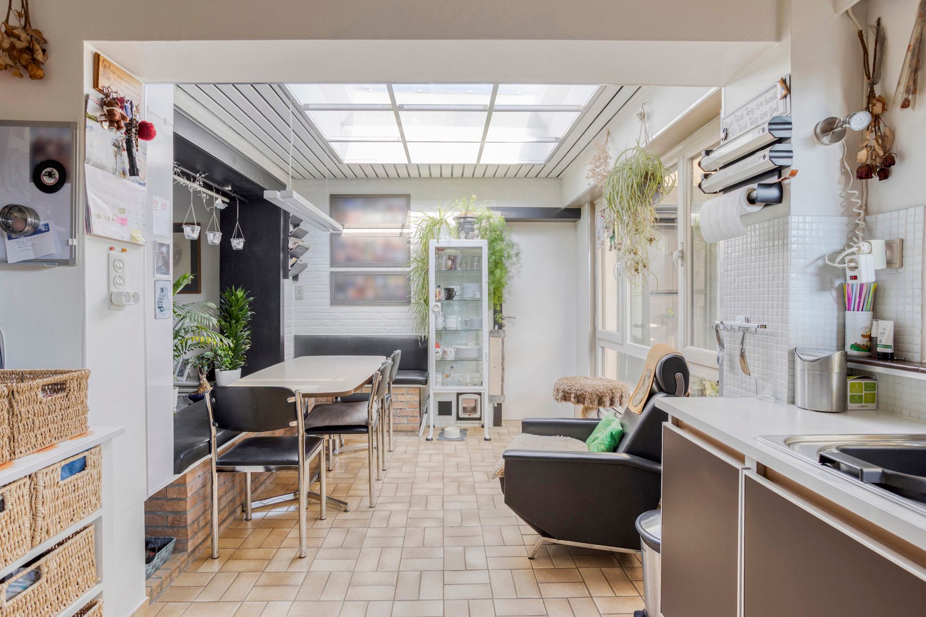 Instapklare halfopen woning op toplocatie in Sint-Niklaas foto 4