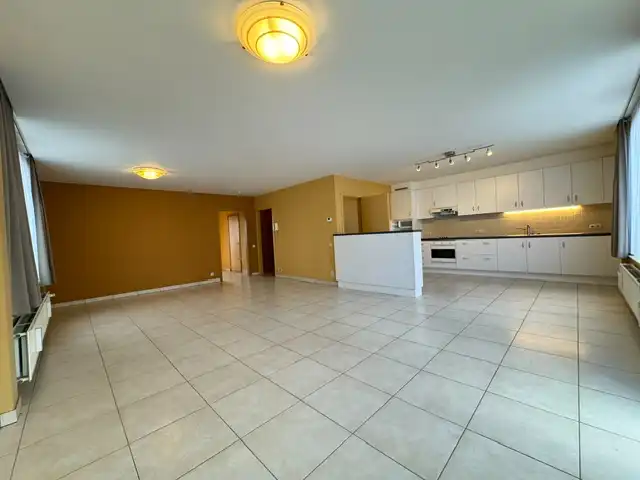 Zeer ruim 2 slpk appartement te huur in Westende dorp! foto 3