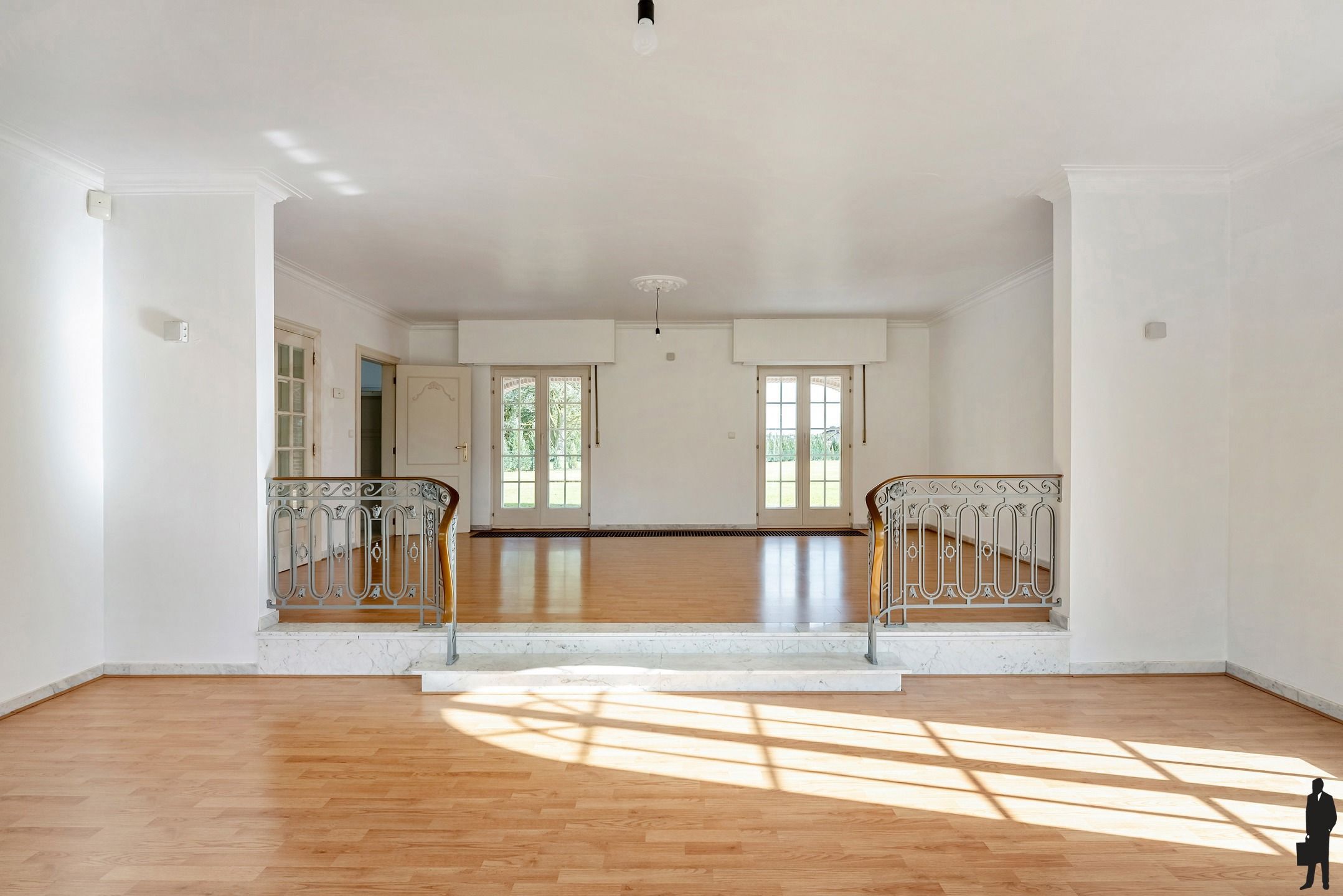 Riante villa met 4 slpk. op perceel van 2.543m²  foto 5