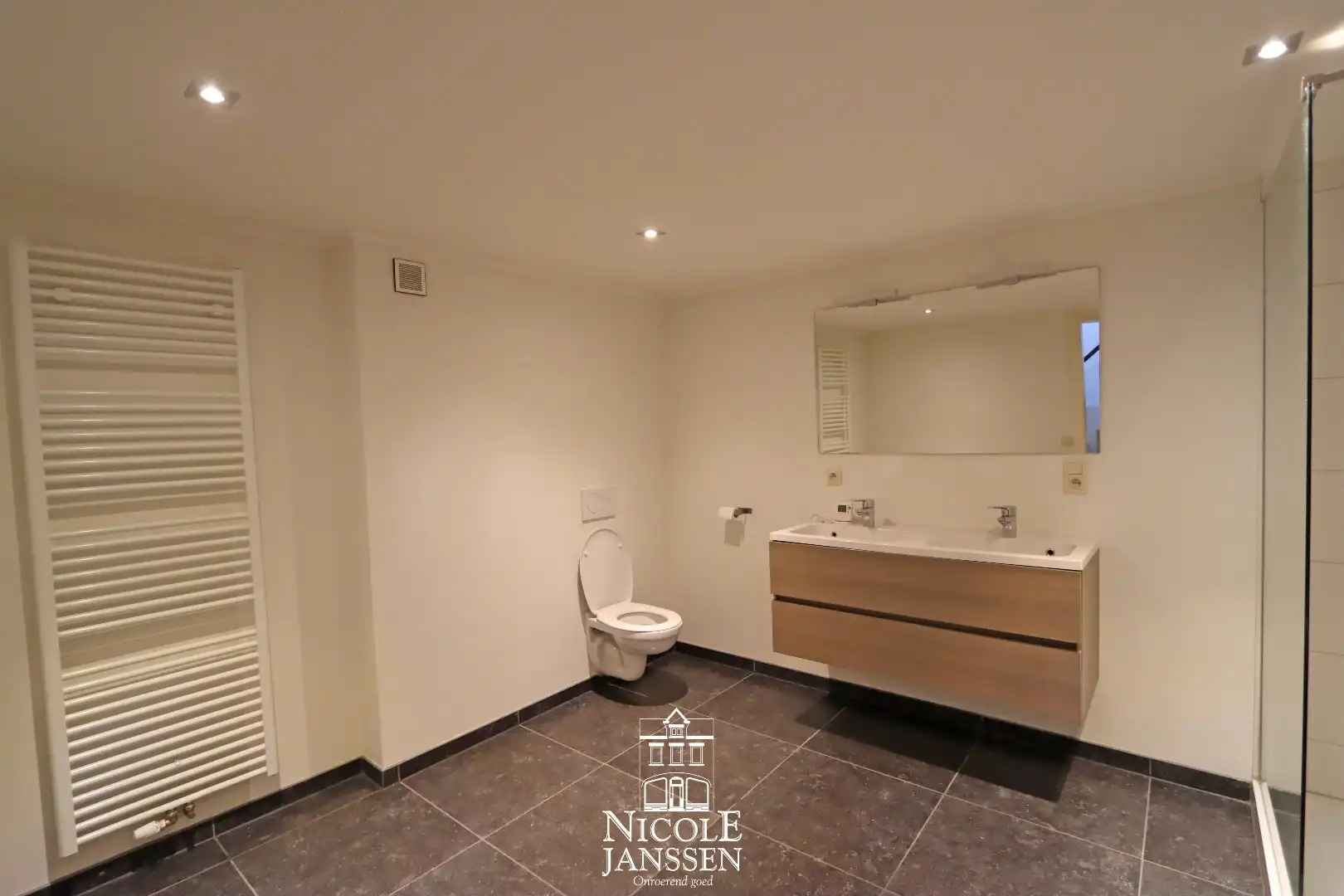 Nieuwbouwwoning met tuintje foto 8