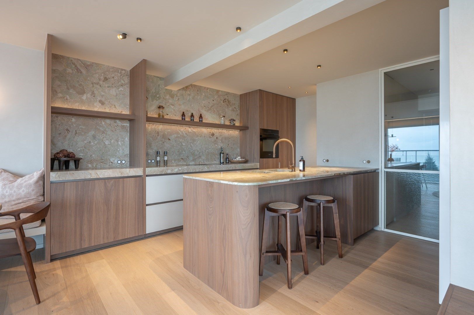 Luxueus gerenoveerd hoekappartement met terrassen en frontaal zeezicht foto 6