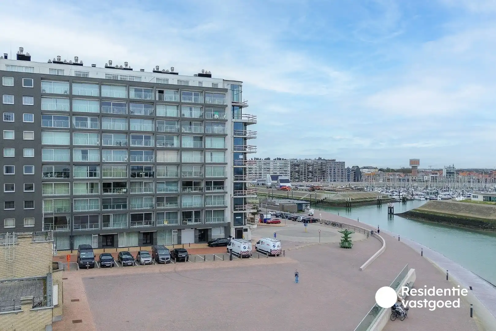 Gerenoveerd 2-slaapkamerappartement met terras op topligging aan de Haven van Blankenberge foto 3