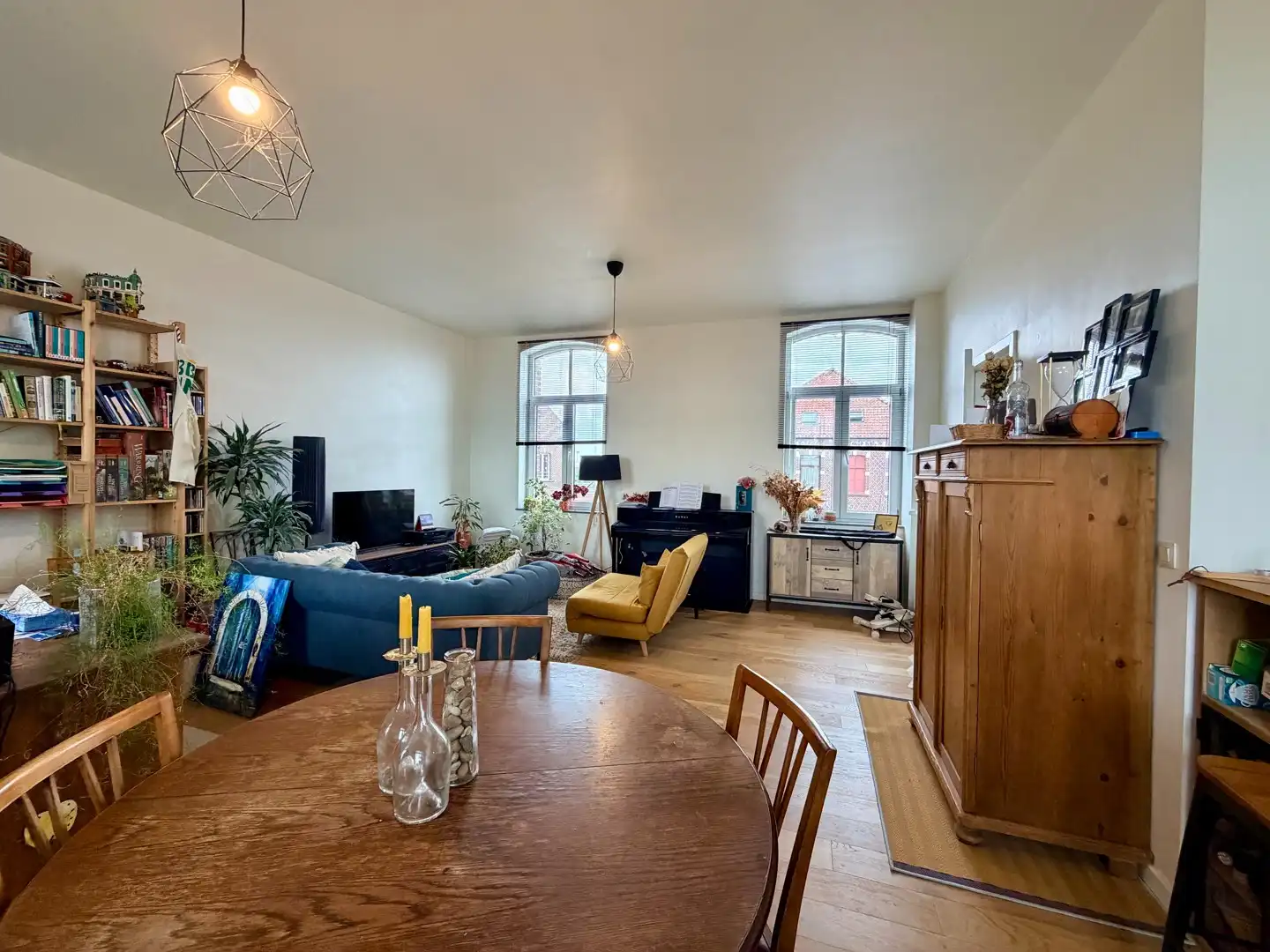 Gerenoveerd duplex-appartement met twee slaapkamers te Ardooie centrum! foto 3