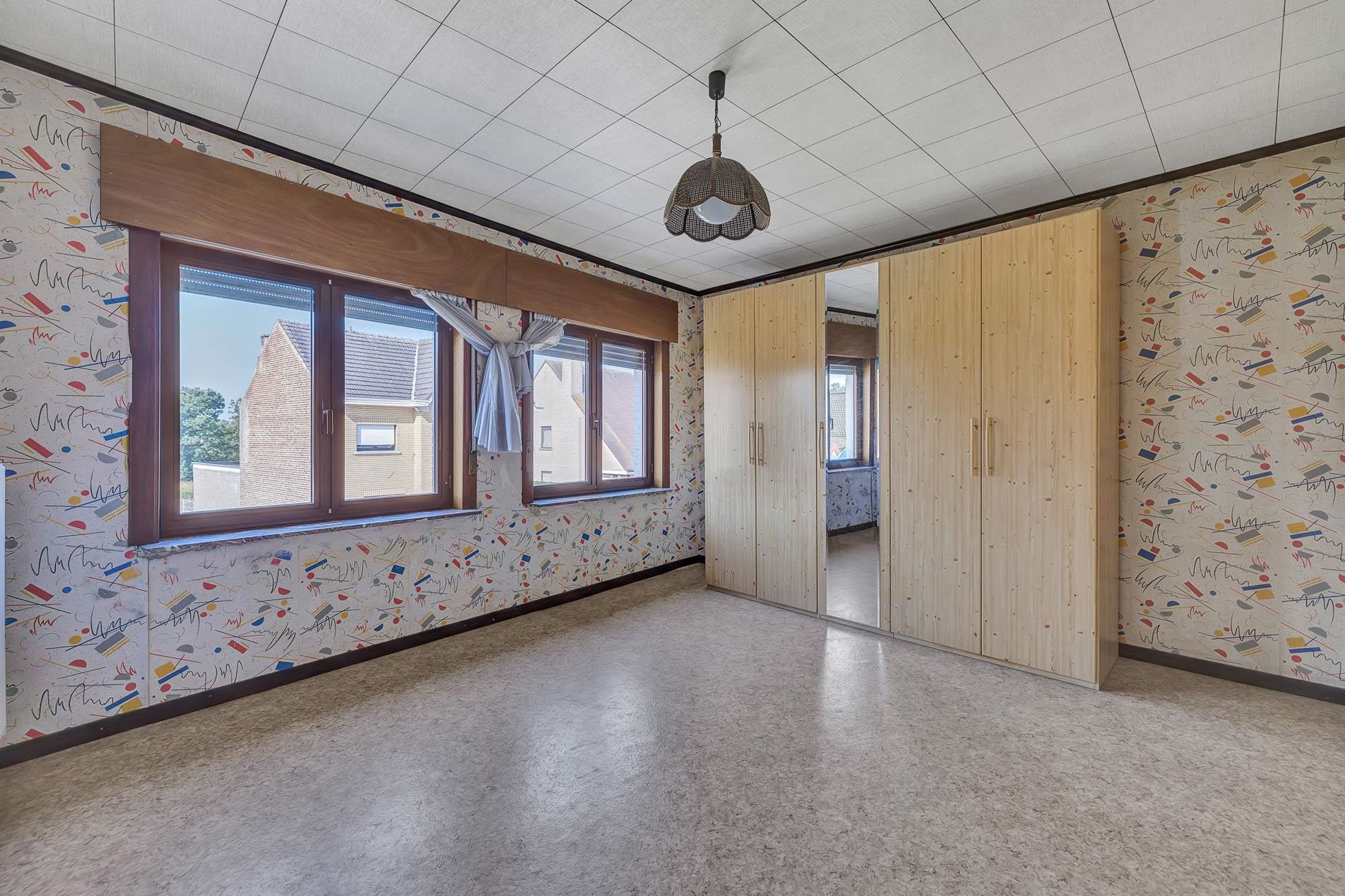 Ruime te renoveren woning op toplocatie foto 18