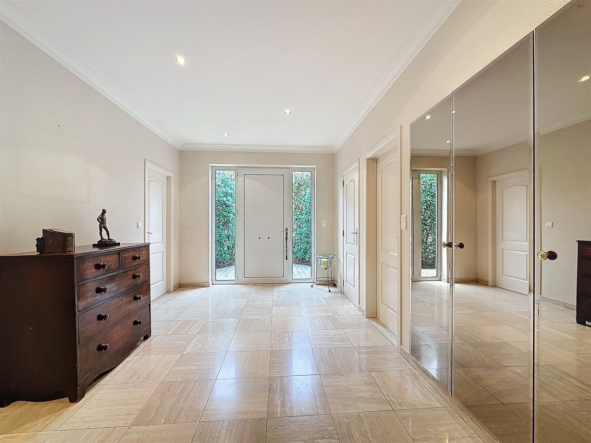 ruime villa met mogelijkheden op een perceel van 1236m² foto 4