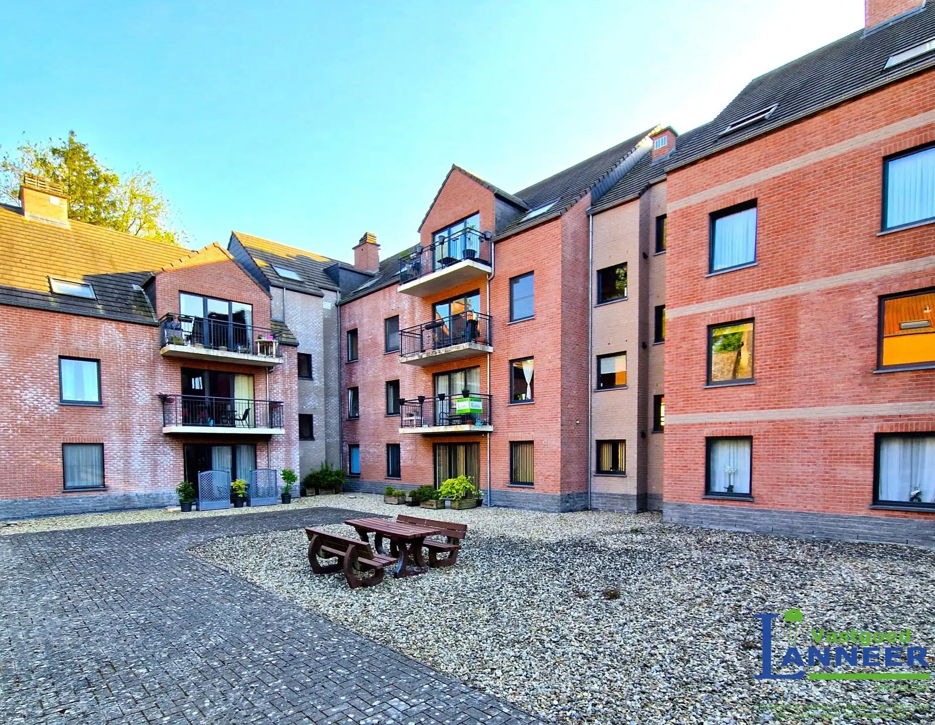 Twee slaapkamer appartement met garagestaanplaats in Edingen foto {{pictureIndex}}