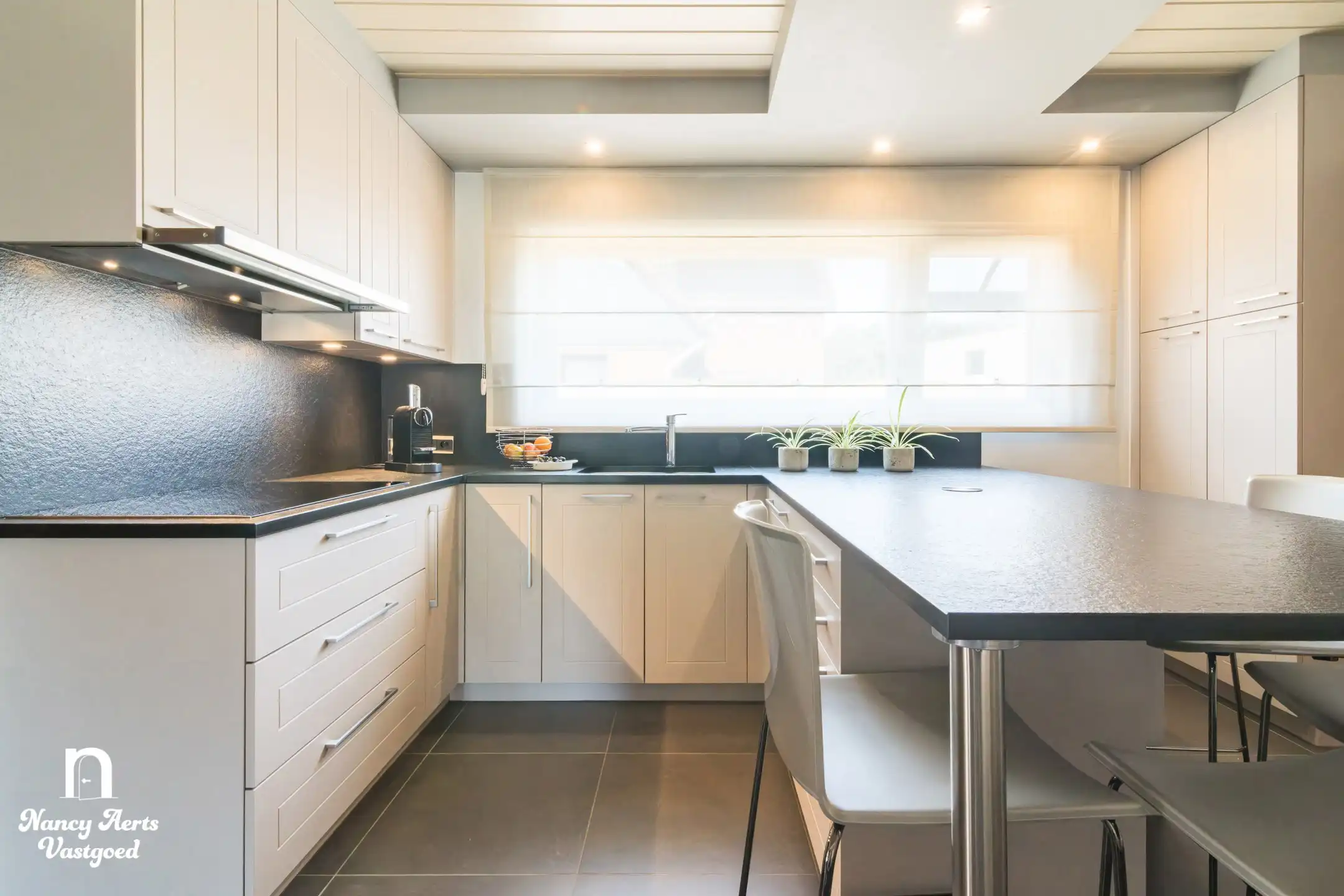 Lichtrijke woning met prachtige tuin en groeipotentieel foto 9