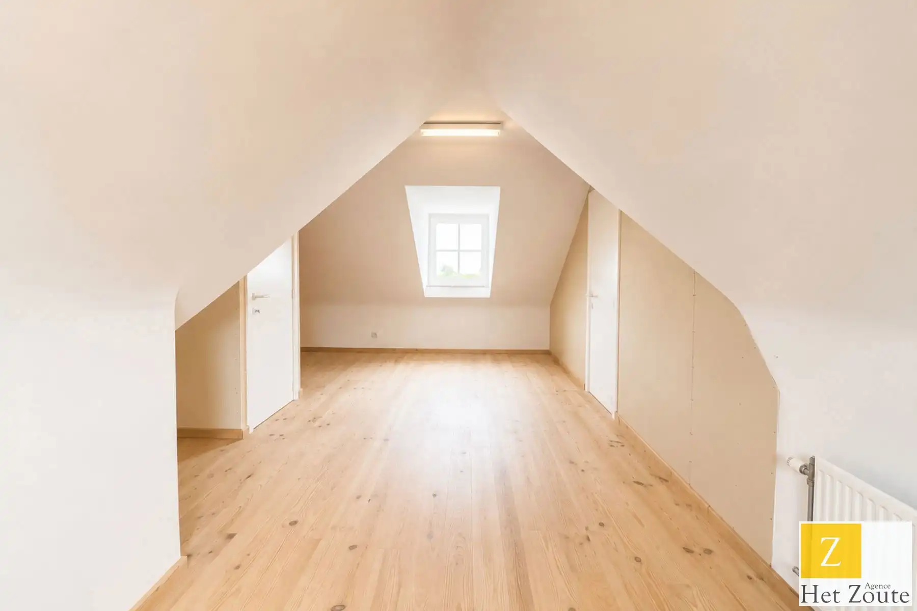 Stijlvolle halfopen woning met 4 slaapkamers foto 11
