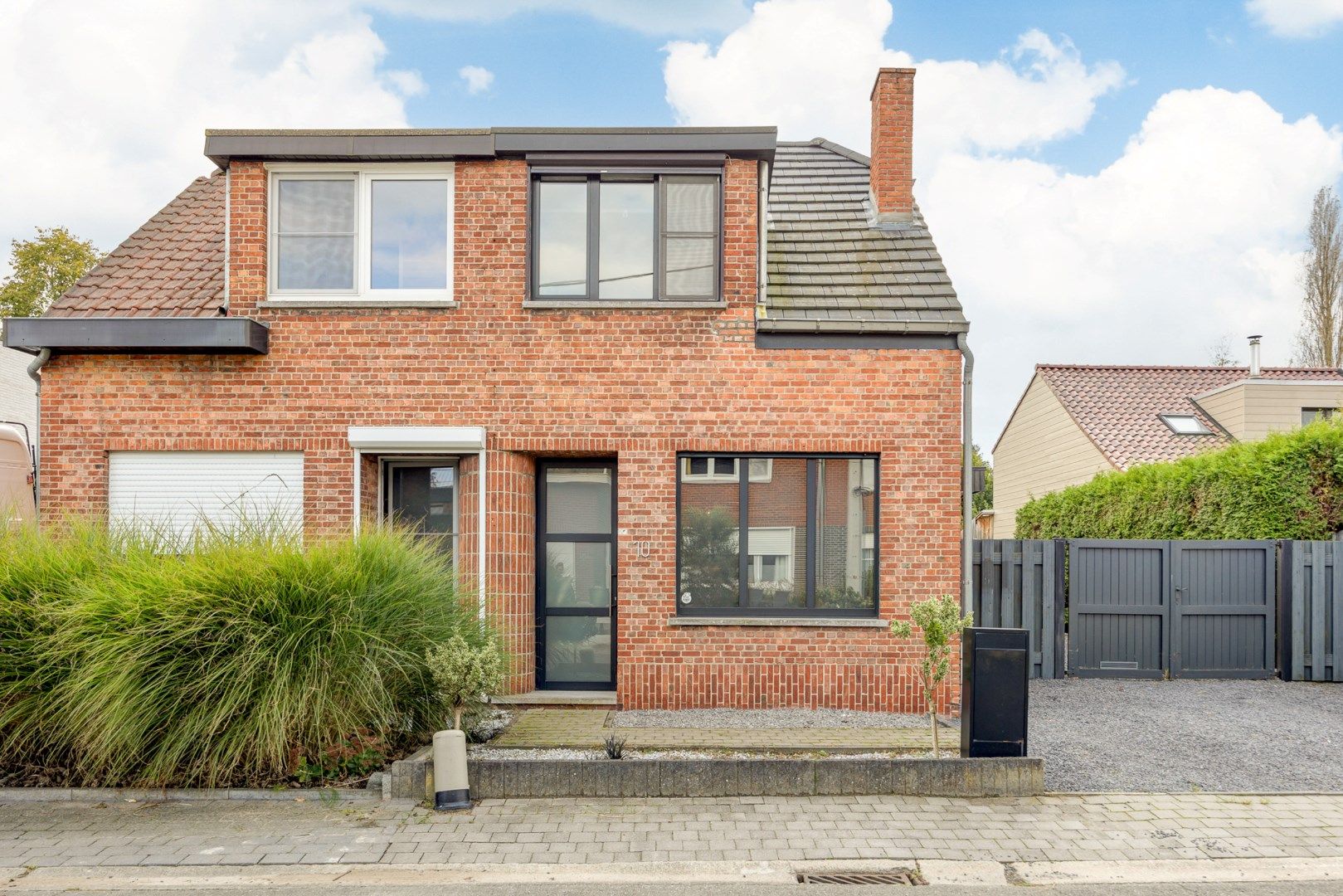 Halfopen bebouwing met twee slaapkamers en tuin foto 1