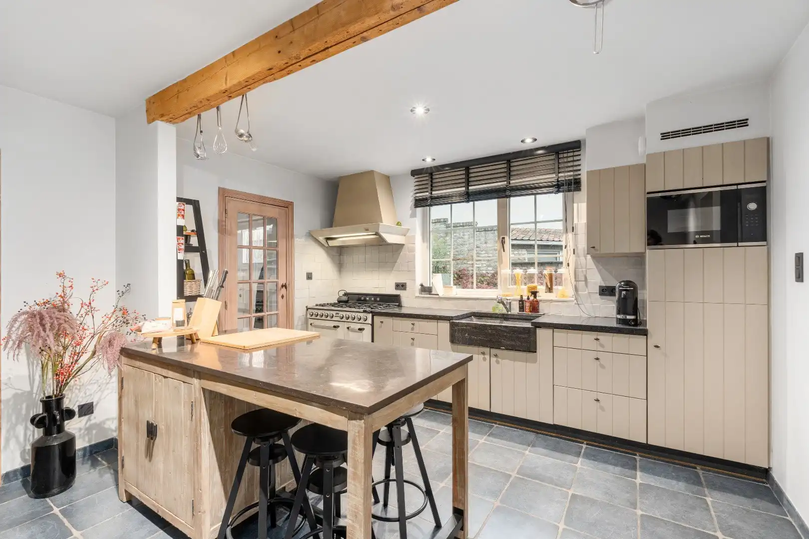 Uiterst charmante halfopen bebouwing met weidse zichten op een perceel van 2012m²  foto 11