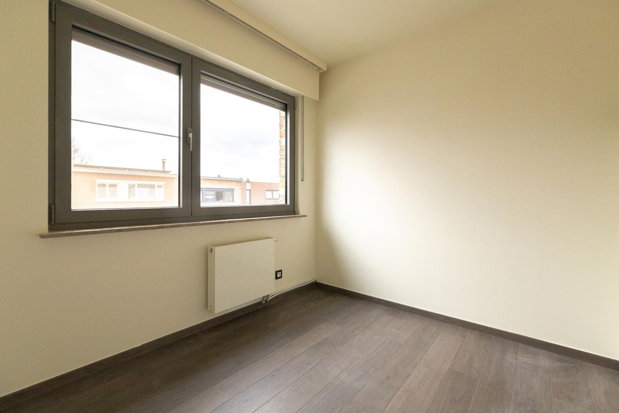 Gerenoveerde woning in een rustige straat foto 12