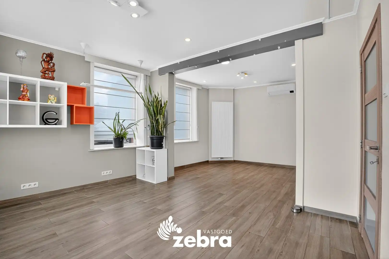 Ruime, instapklare woning met 5 slaapkamers en dubbele garage te Koolskamp! foto 3