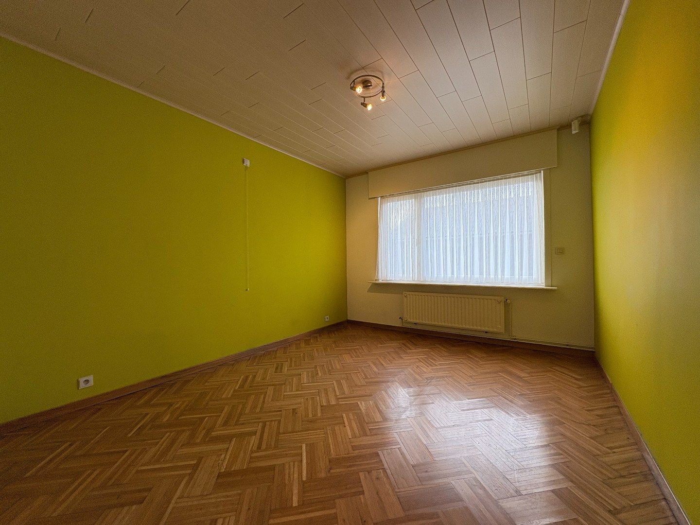 Ruime en goed onderhouden bungalow met zonnige tuin– Elverdinge dorpskern. Opp: 884m². foto 12