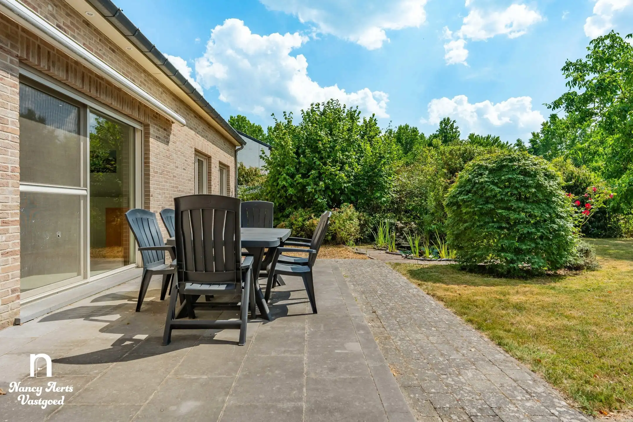 Ruime instapklare woning met prachtige tuin en 4 slaapkamers foto 23