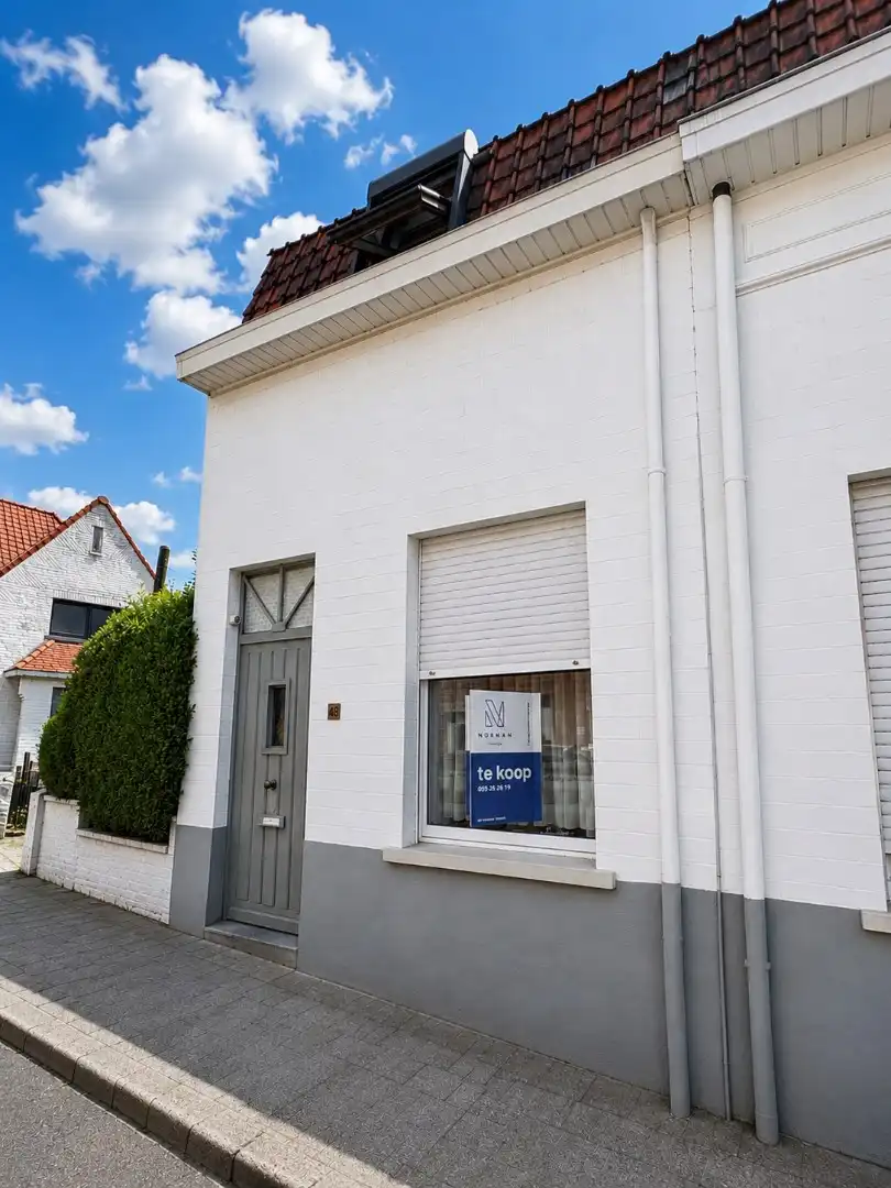 Hoofdfoto van de publicatie: Te renoveren woning te koop in Harelbeke