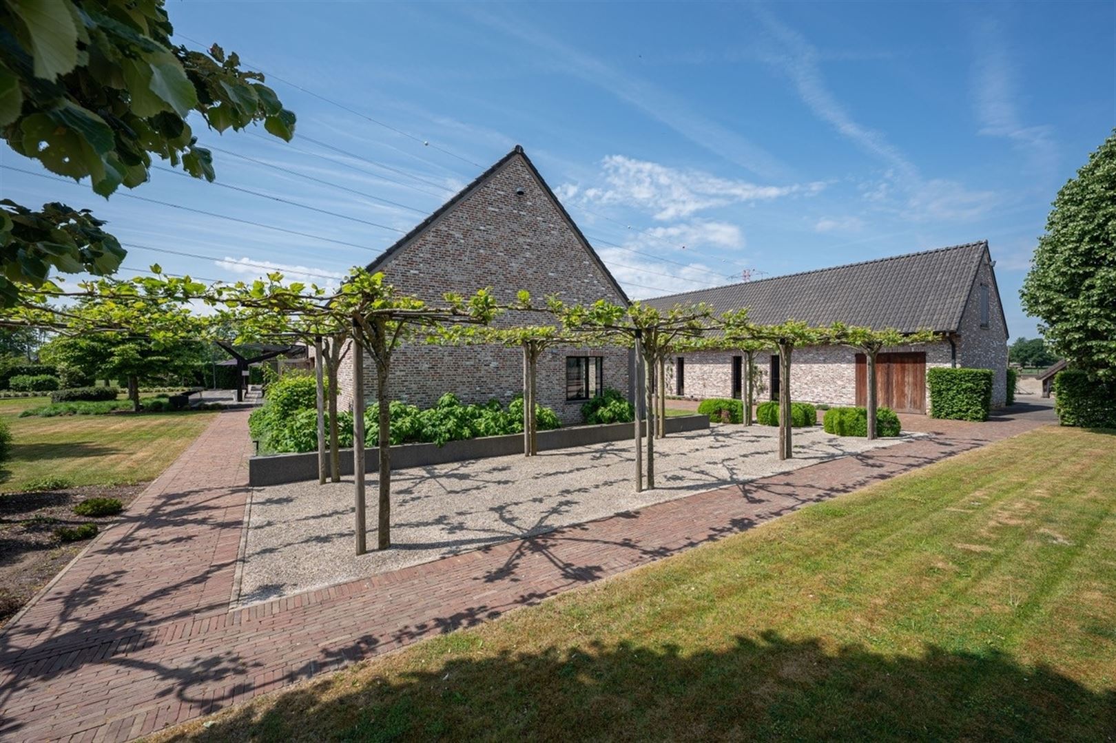 Trendy stijlvolle villahoeve met paardenaccommodatie op 3,5 ha foto 3