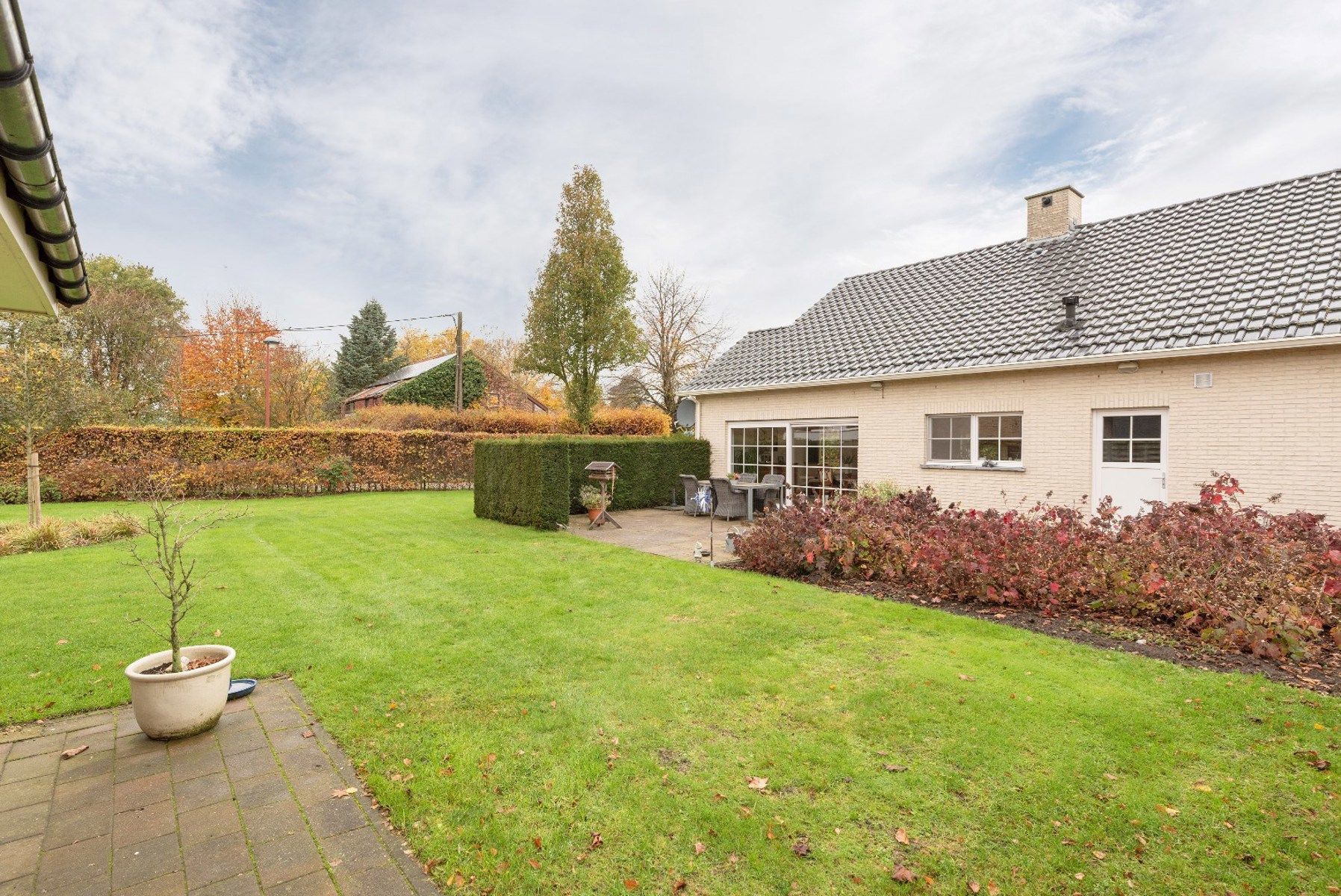 Ruime villa met 4slk en 2bdk op een perceel van 1.265m² foto 38