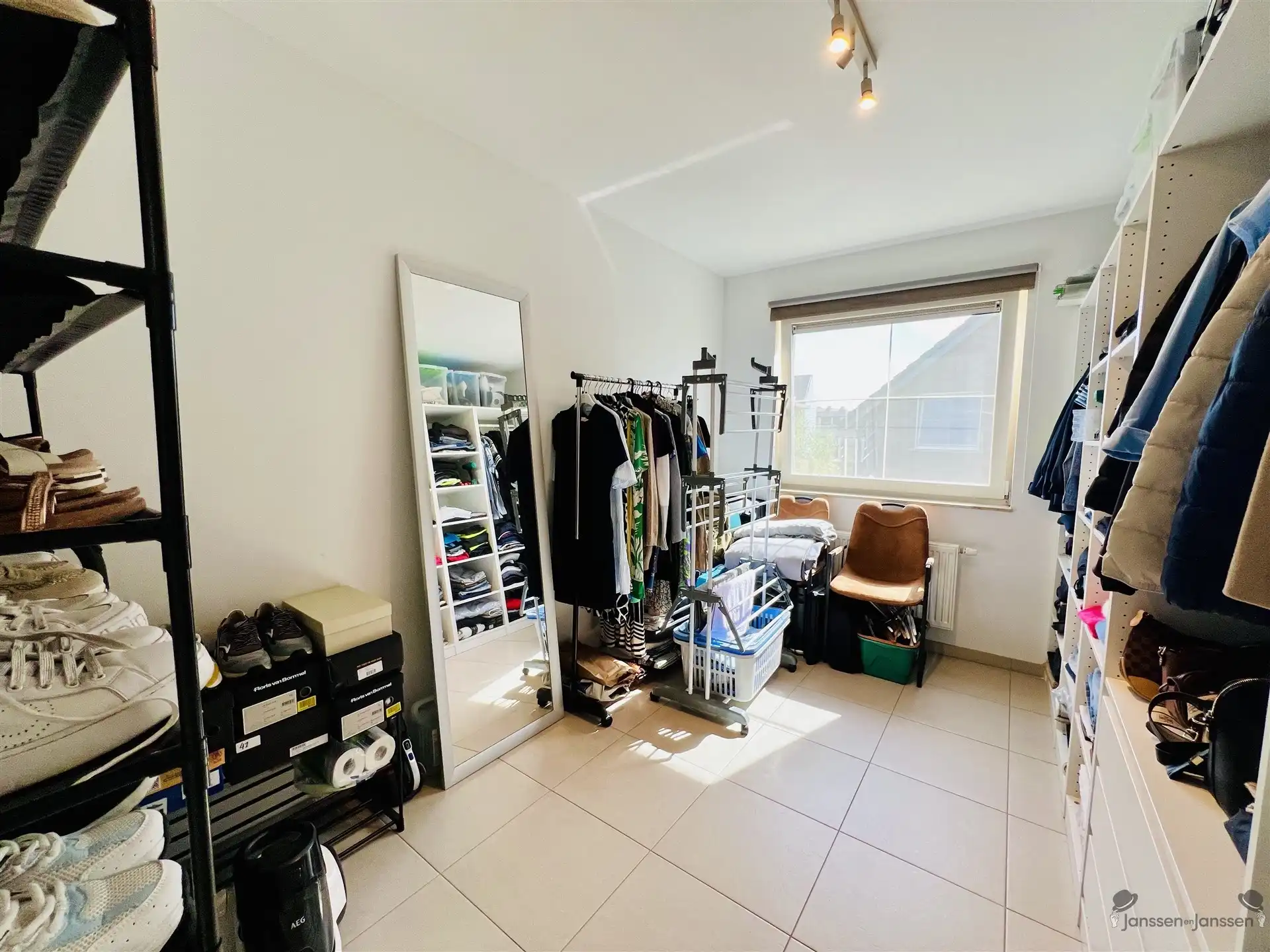 Lichtrijk dakappartement met 2 slaapkamers foto 9