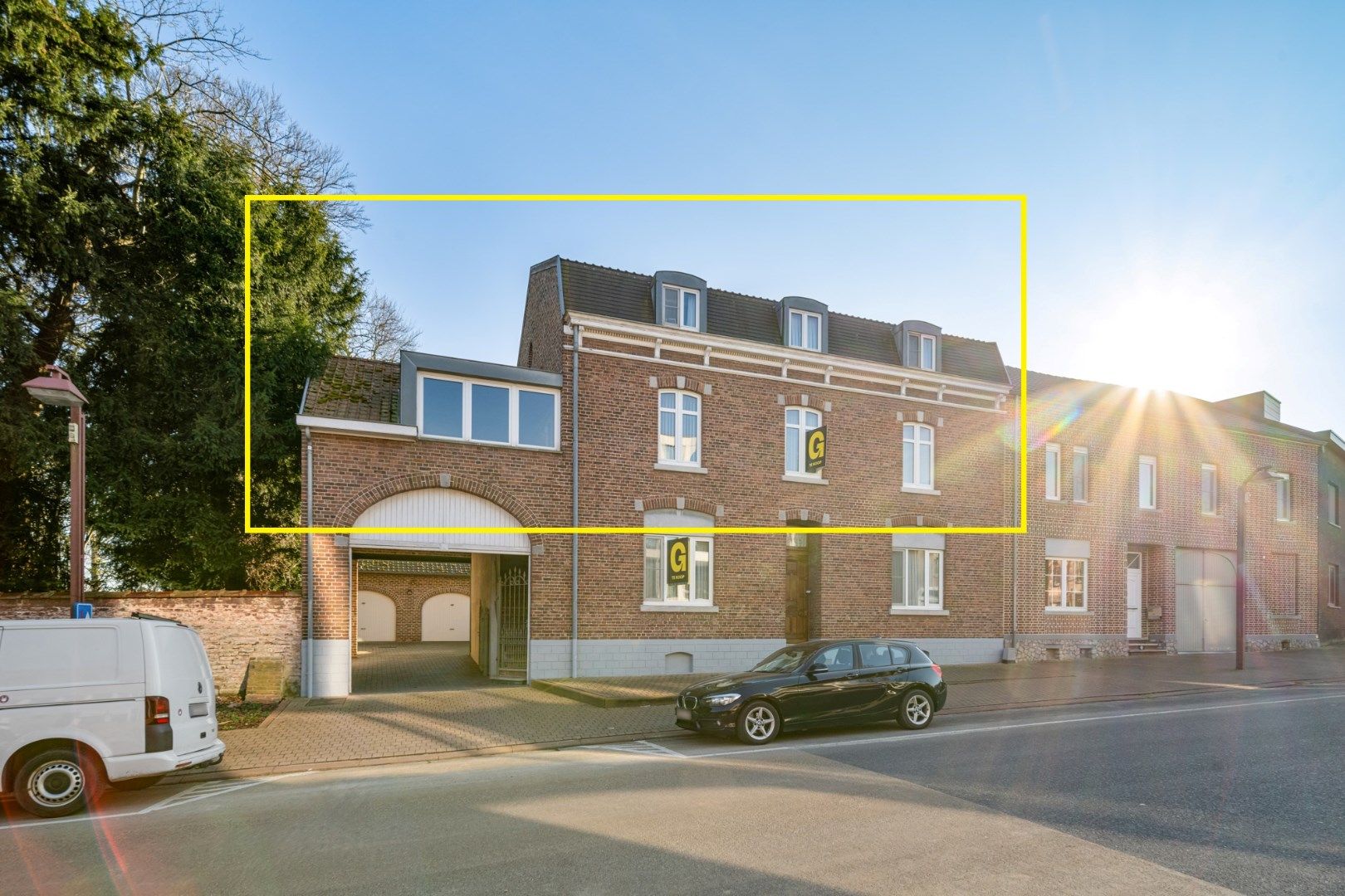 Duplexappartement (189 m²) met overdekt terras en garage in een statige herenwoning in het centrum van Hoeselt foto 2