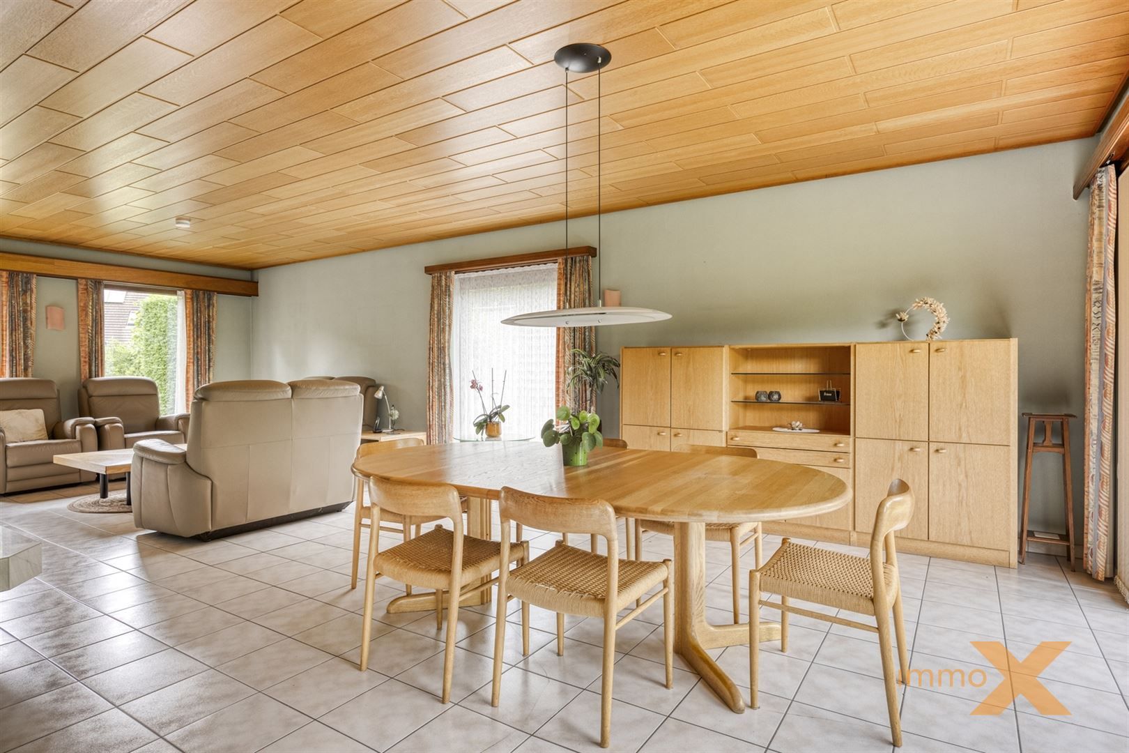 OP TE FRISSEN RUIME VILLA MET GROTE TUIN foto 6